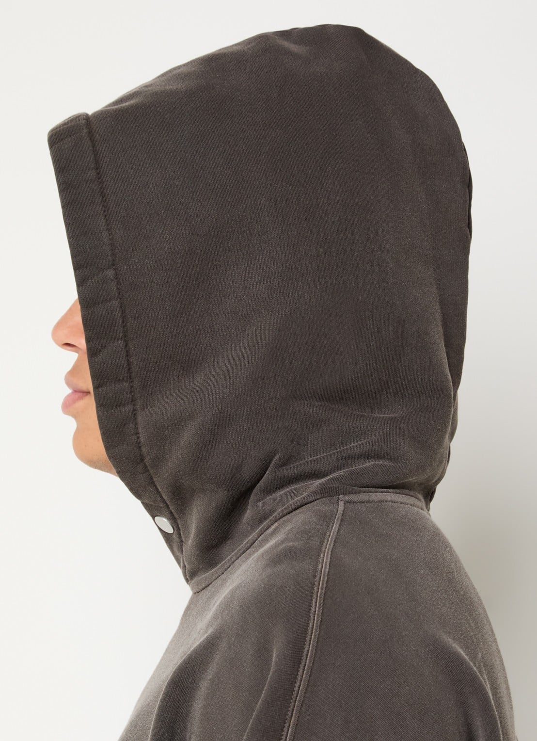 Represent Resent hoodie met logo- en backprint - detail 2 donkerbruin