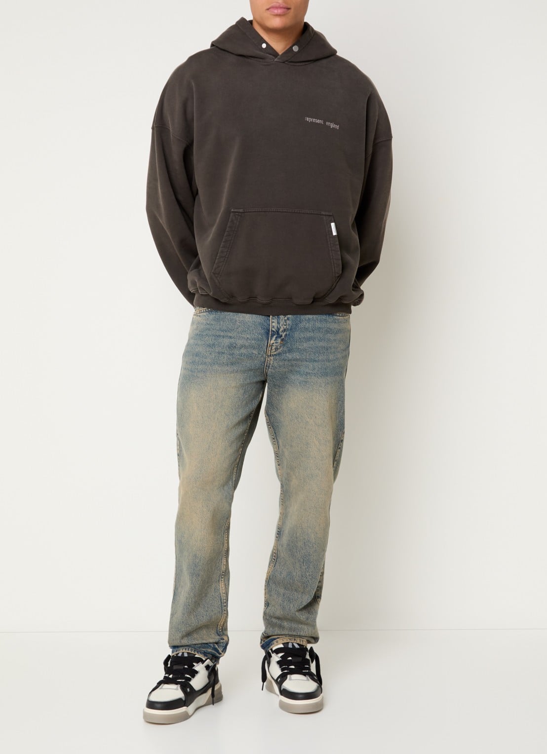 Represent Resent hoodie met logo- en backprint - voorkant 4 donkerbruin