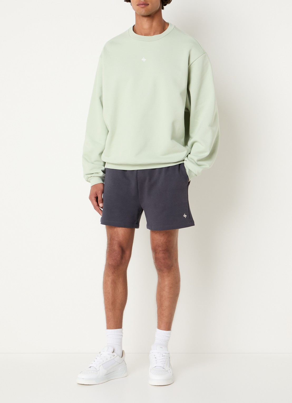Represent Sweater met logo- en backprint - voorkant 2 lichtgroen