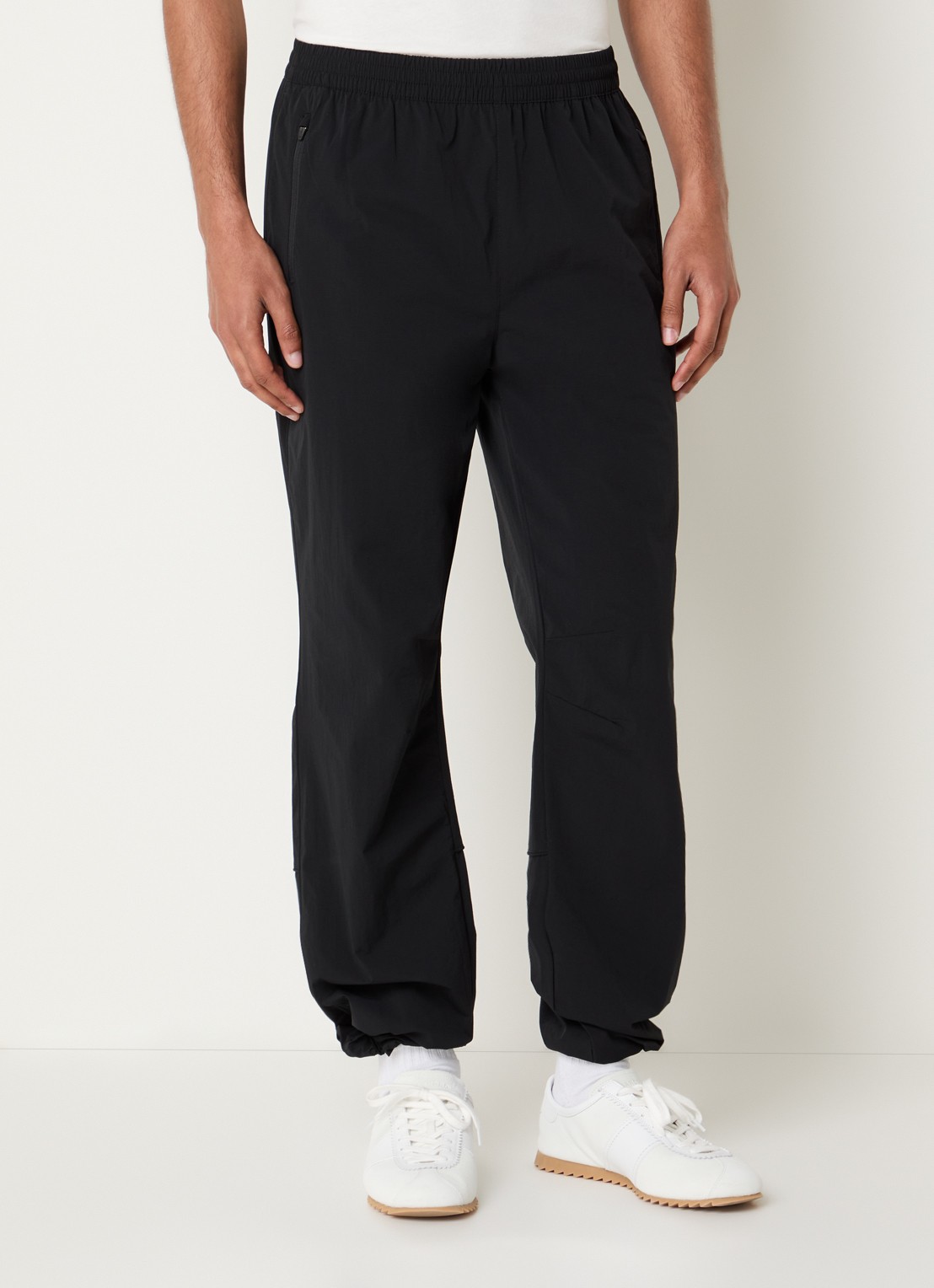 Represent Team 24/7  tapered fit trackpants met ritszakken - detail zwart