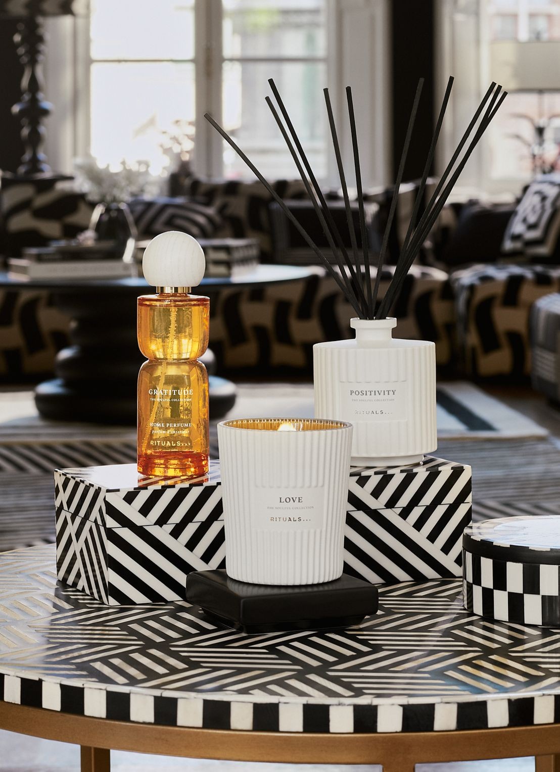 Rituals Gratitude Home Perfume - geurdisffuser 200 ml - detail 3 beige
