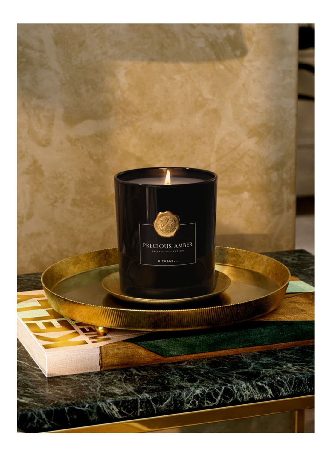Rituals Precious Amber geurkaars 360 gram - detail 2 zwart