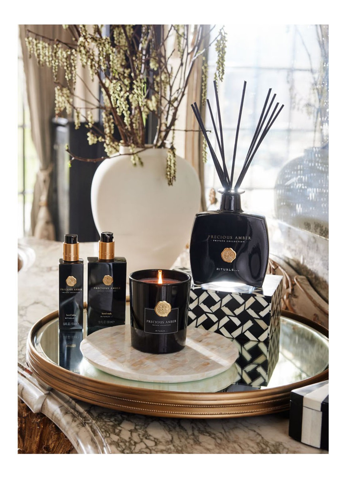 Rituals Precious Amber Hand Wash - handzeep - detail zwart