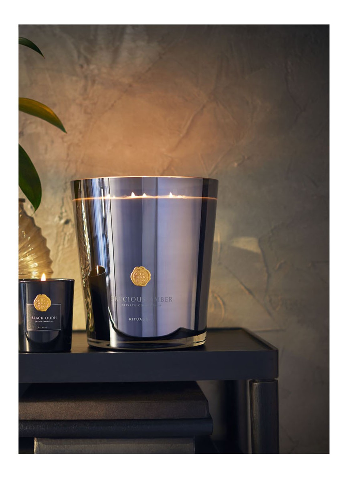 Rituals Precious Amber XXXL geurkaars 6000 gram - detail zwart