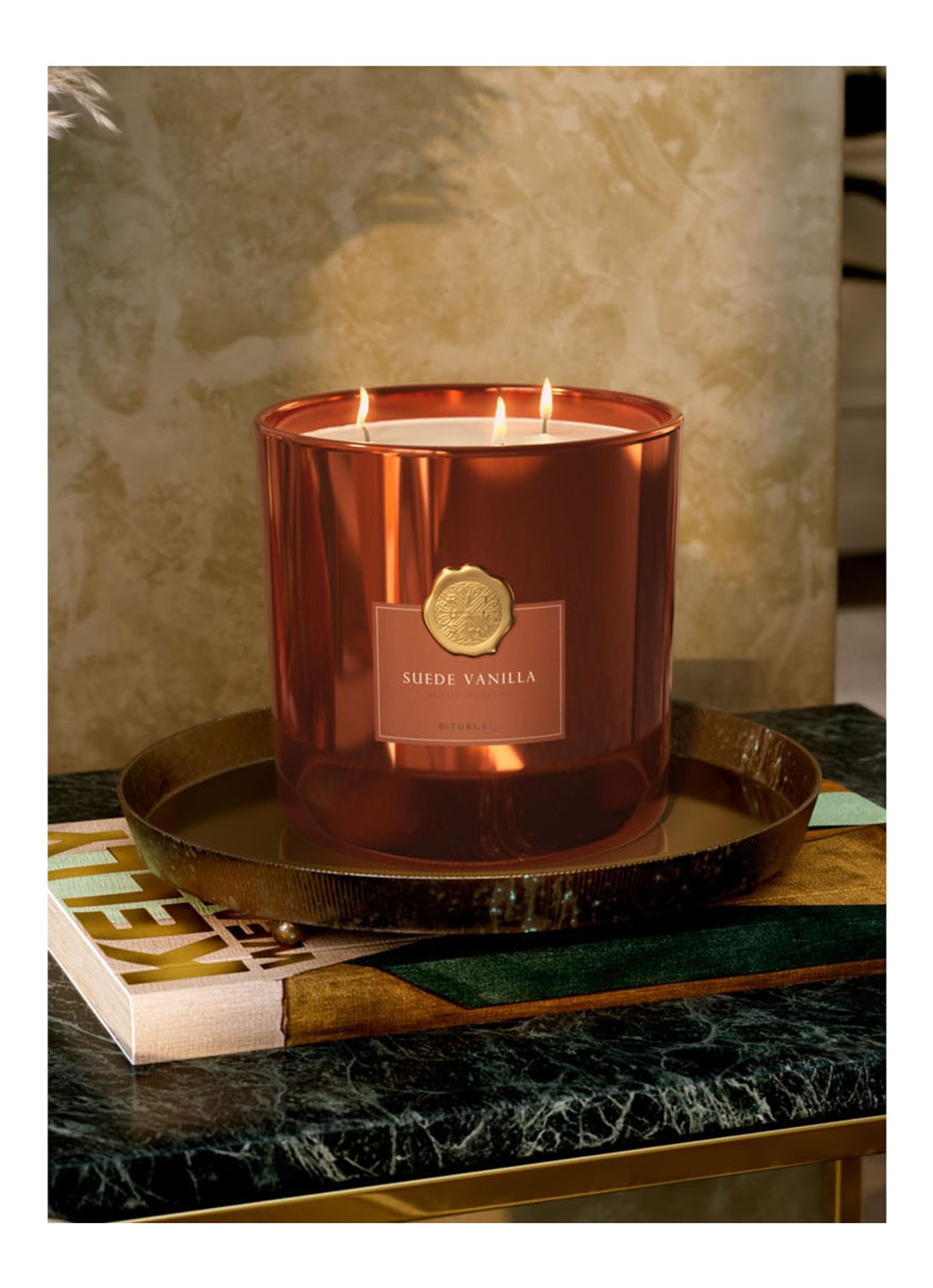 Rituals Suede Vanilla XL geurkaars 1000 gram - detail oranjebruin