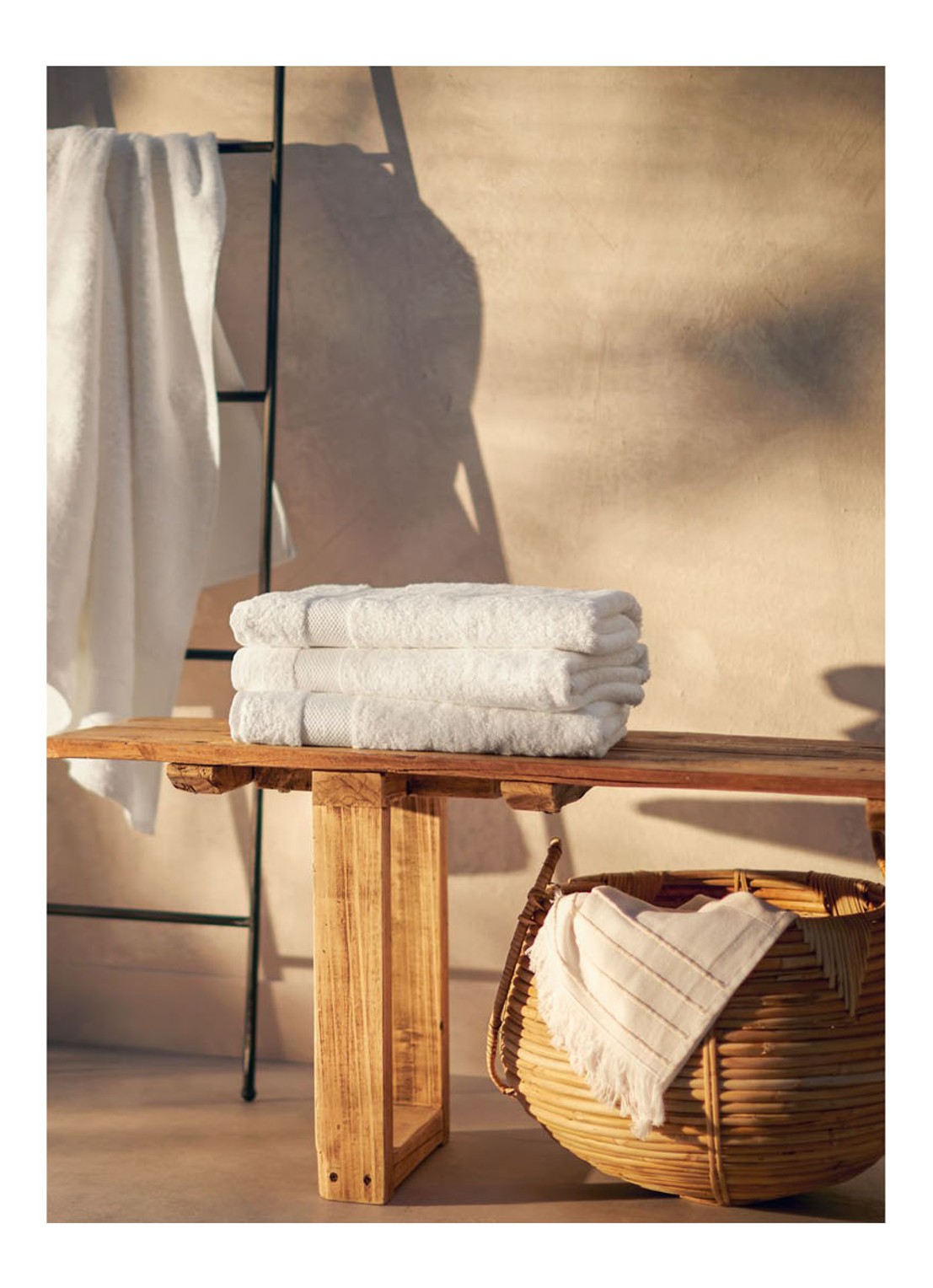 Rituals Super Smooth badhanddoek 550 gr/m² - 70 x 140 cm - voorkant 2 gebroken wit
