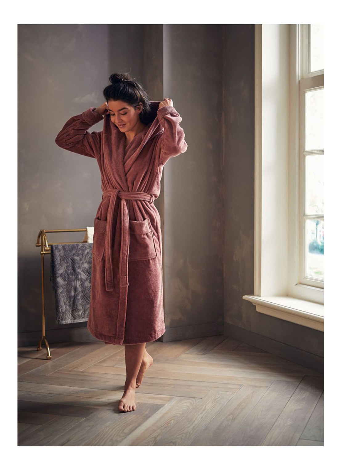Rituals Super Smooth badjas van katoen - voorkant 2 donkerroze
