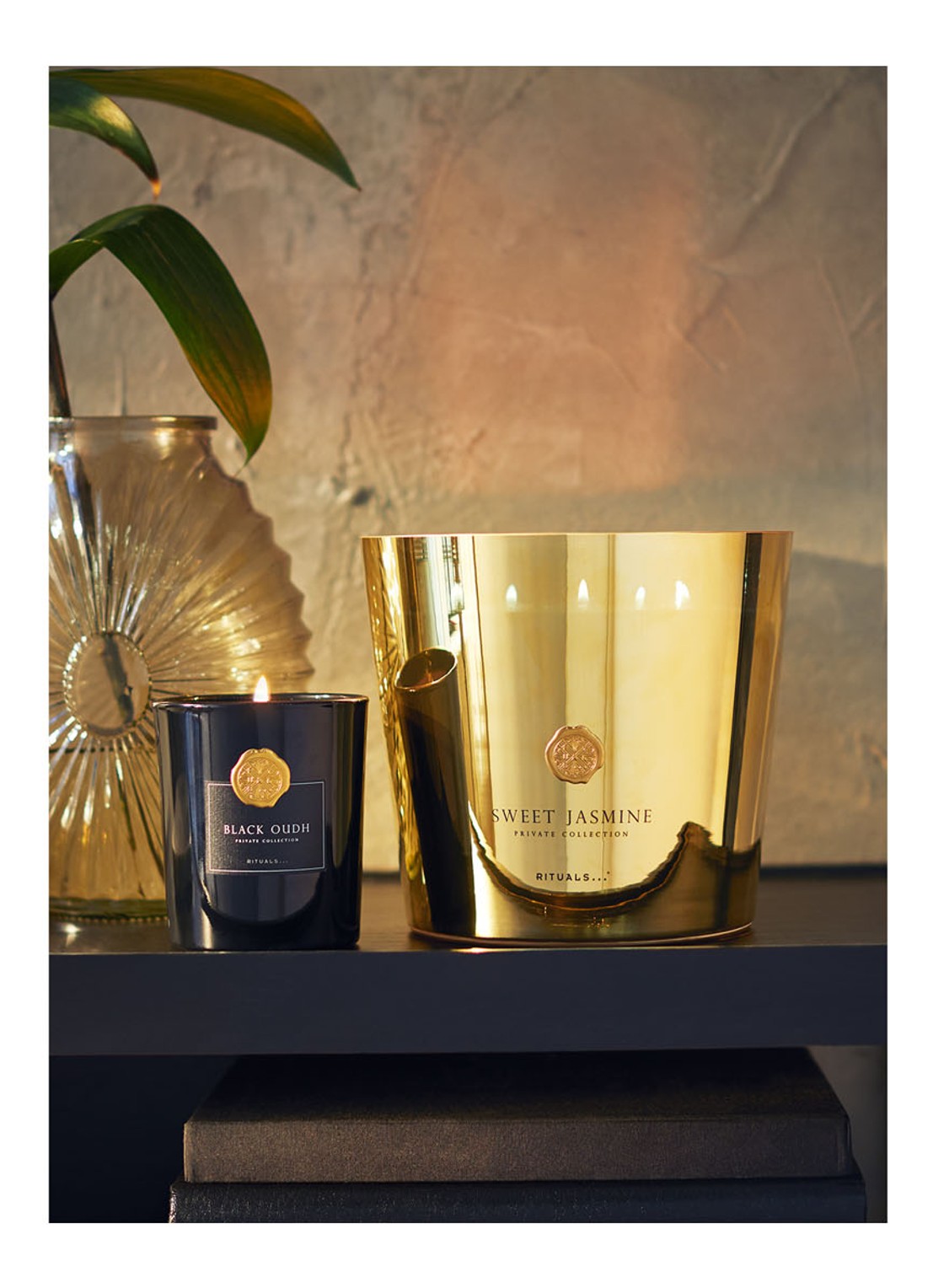 Rituals Sweet Jasmine XXL geurkaars 2500 gram - voorkant 2 goud