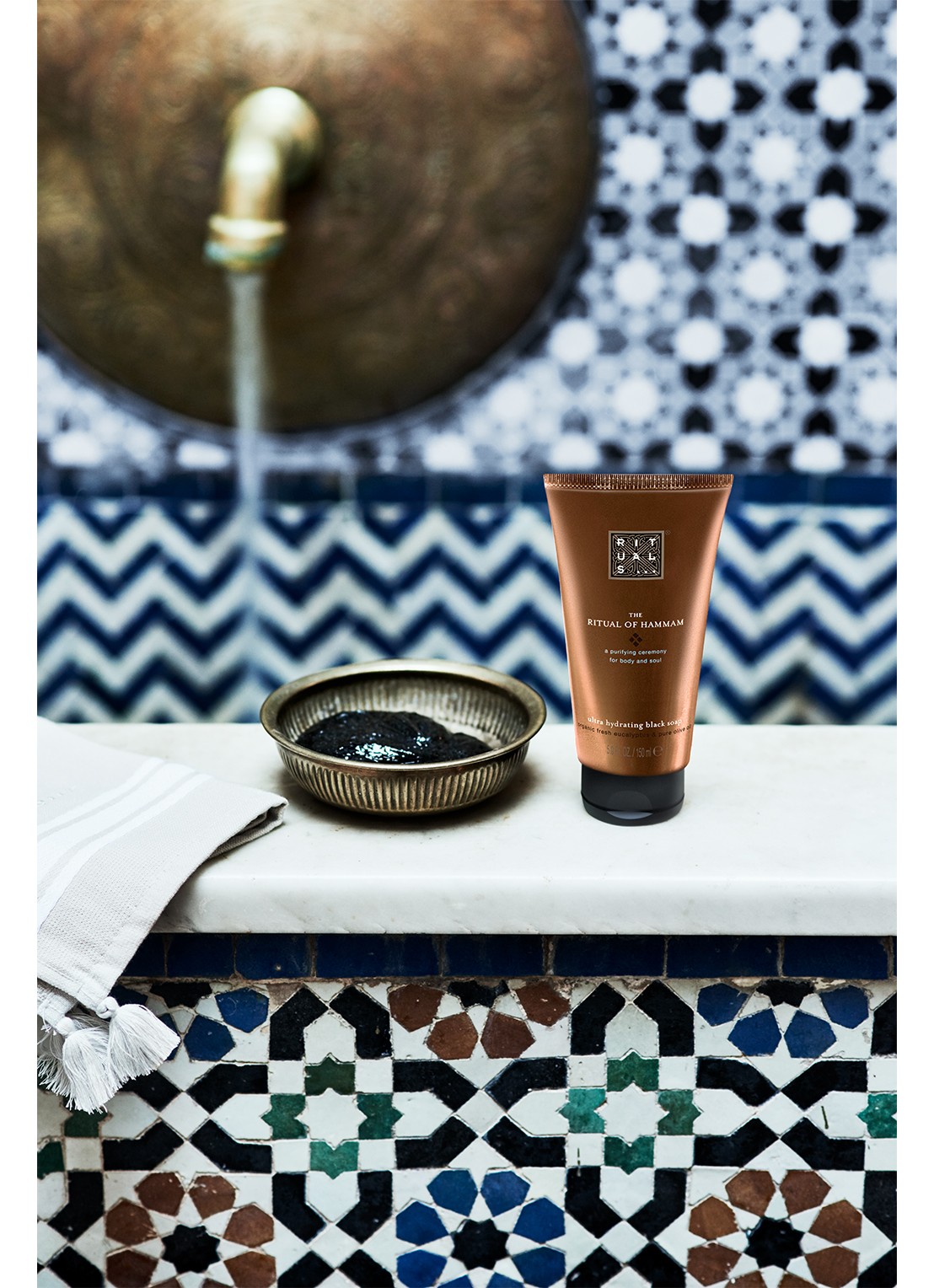 Rituals The Ritual of Hammam Black Soap - massagezeep - voorkant 2 undefined