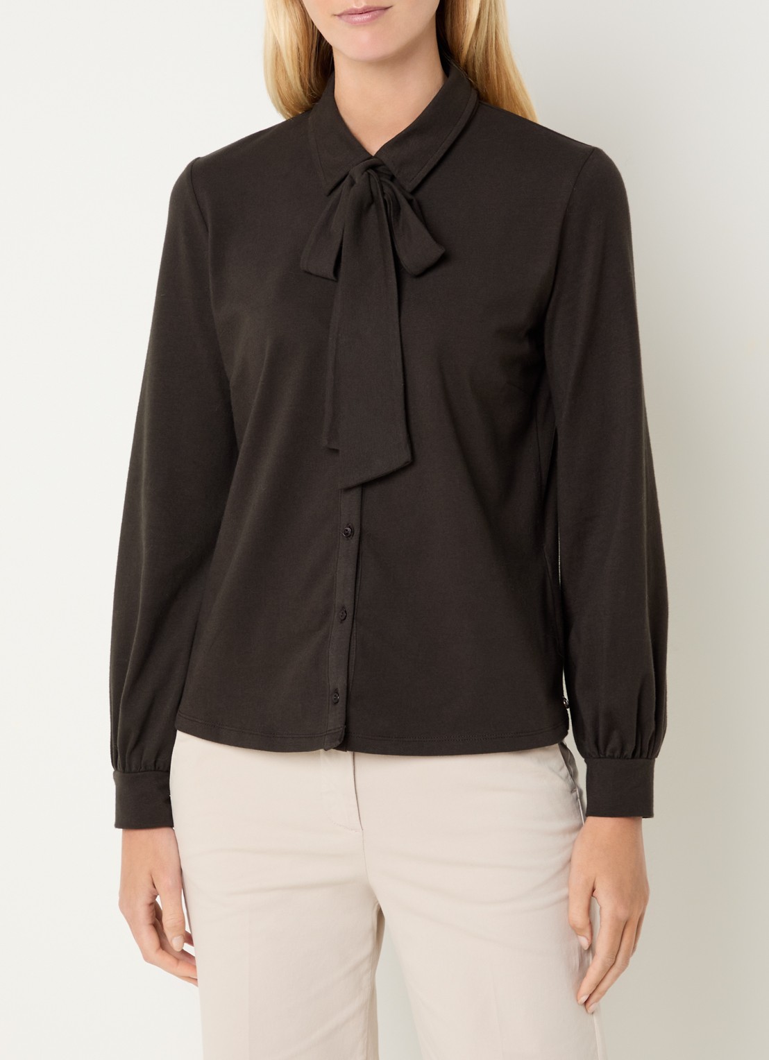 River Woods Blouse met sjaalkraag - detail 3 donkerbruin