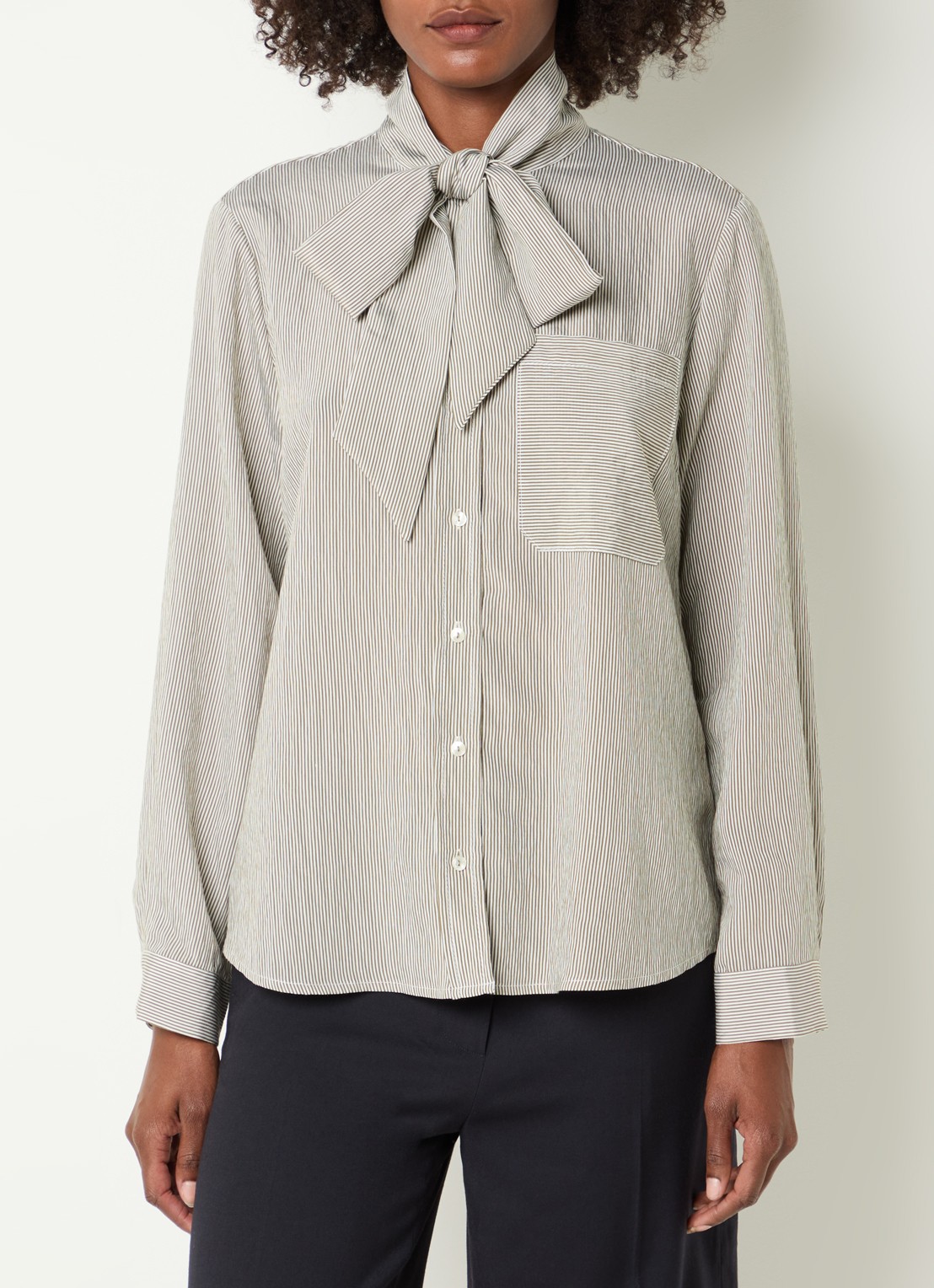 River Woods Blouse met streepprint en sjaalkraag - detail gebroken wit
