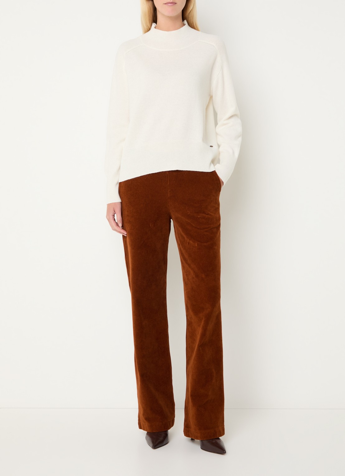 River Woods Fijngebreide pullover van wol met opstaande kraag - voorkant 3 creme