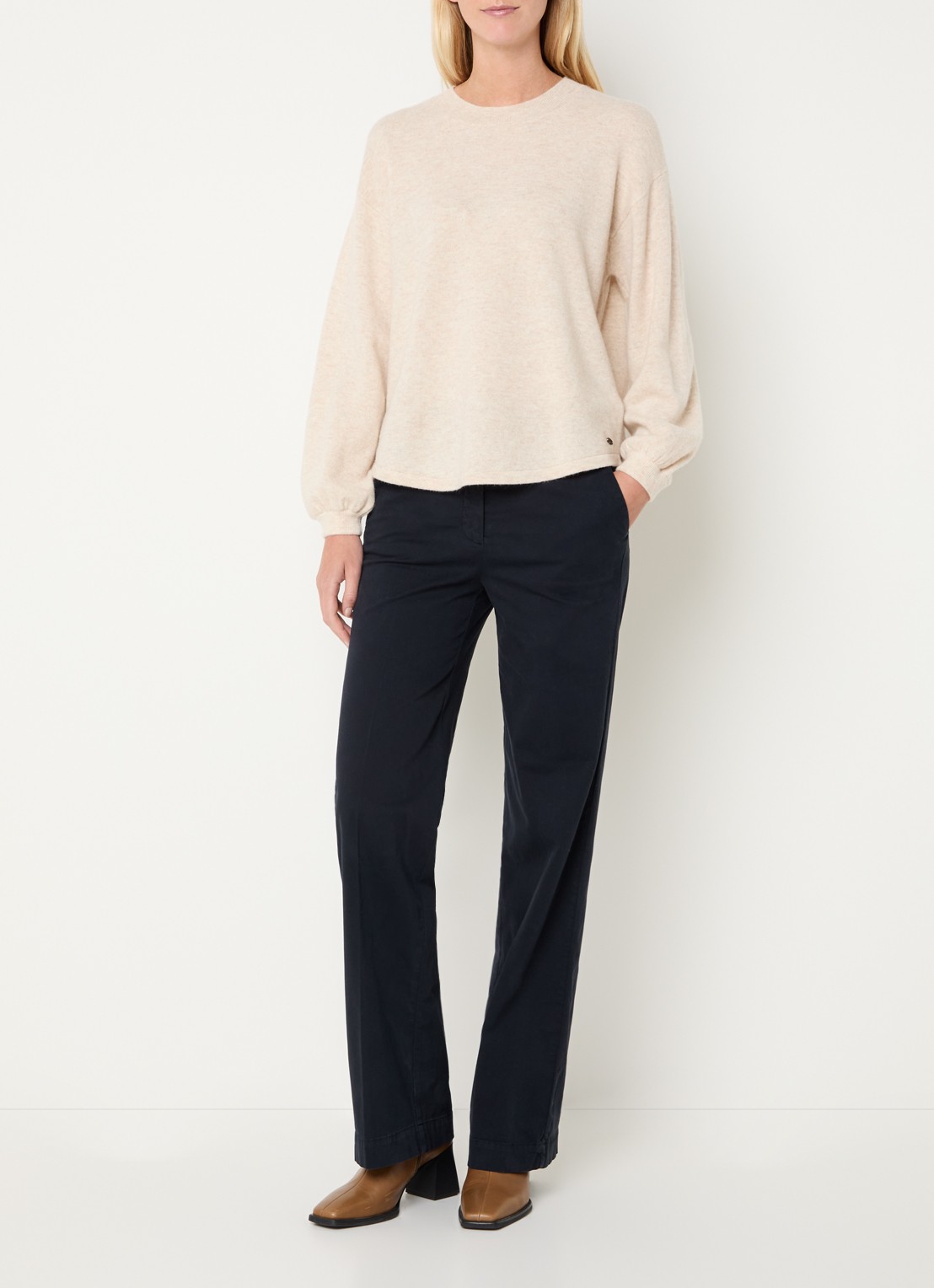 River Woods Fijngebreide pullover van wol met ronde hals - voorkant 4 creme