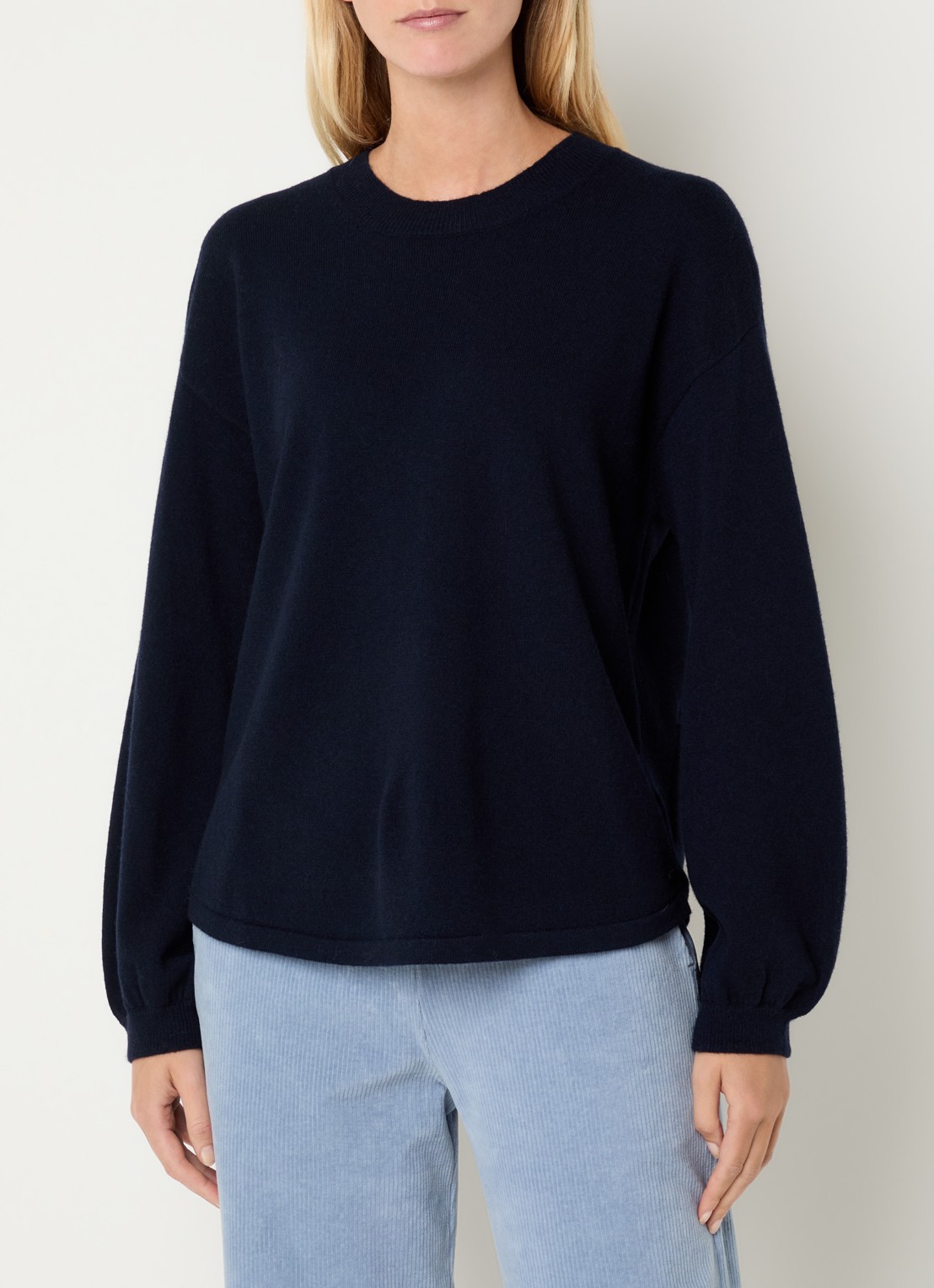 River Woods Fijngebreide pullover van wol met ronde hals - detail donkerblauw