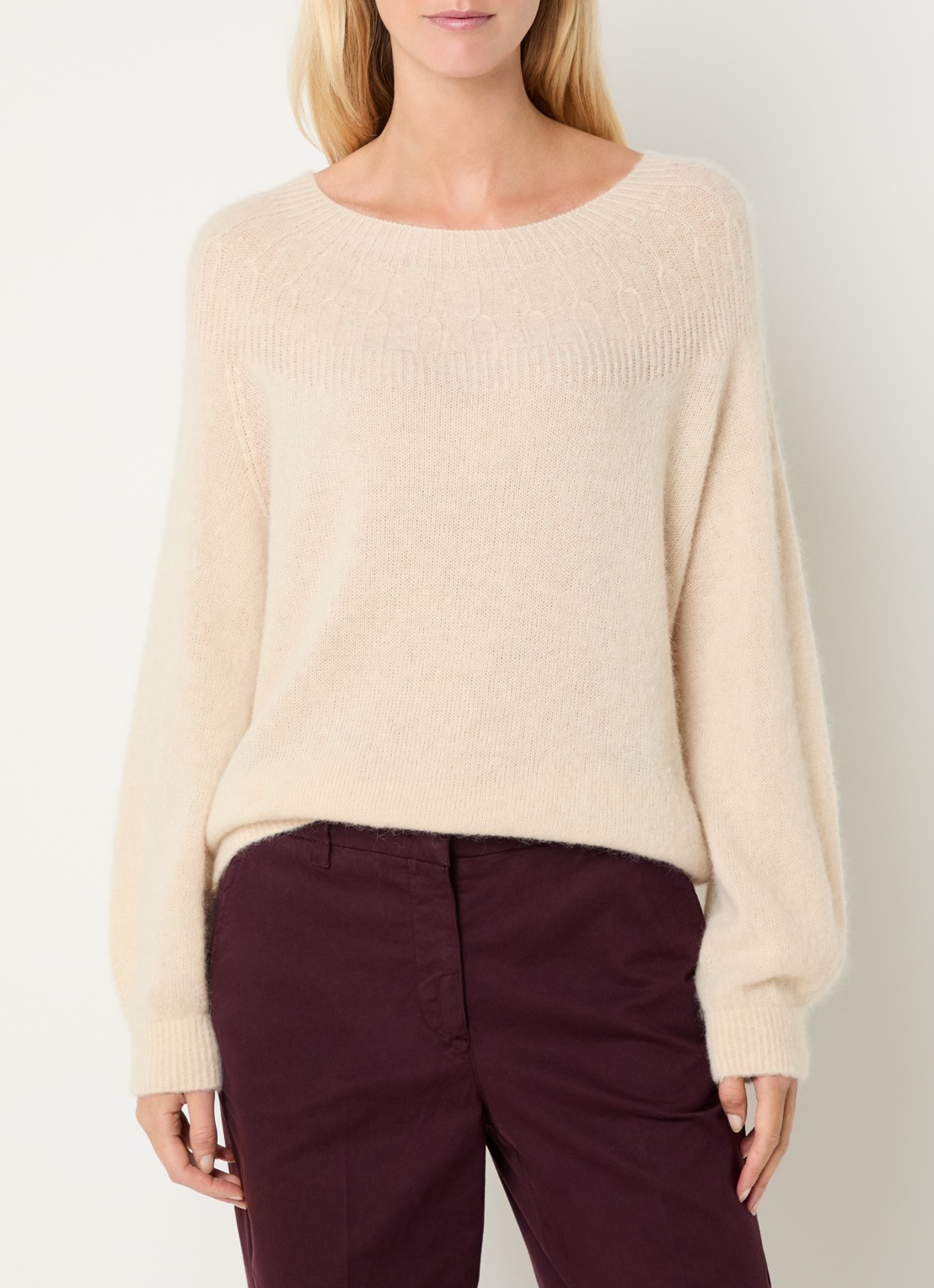 River Woods Fijngebreide trui in alpaca wolblend met ronde hals - detail 3 creme