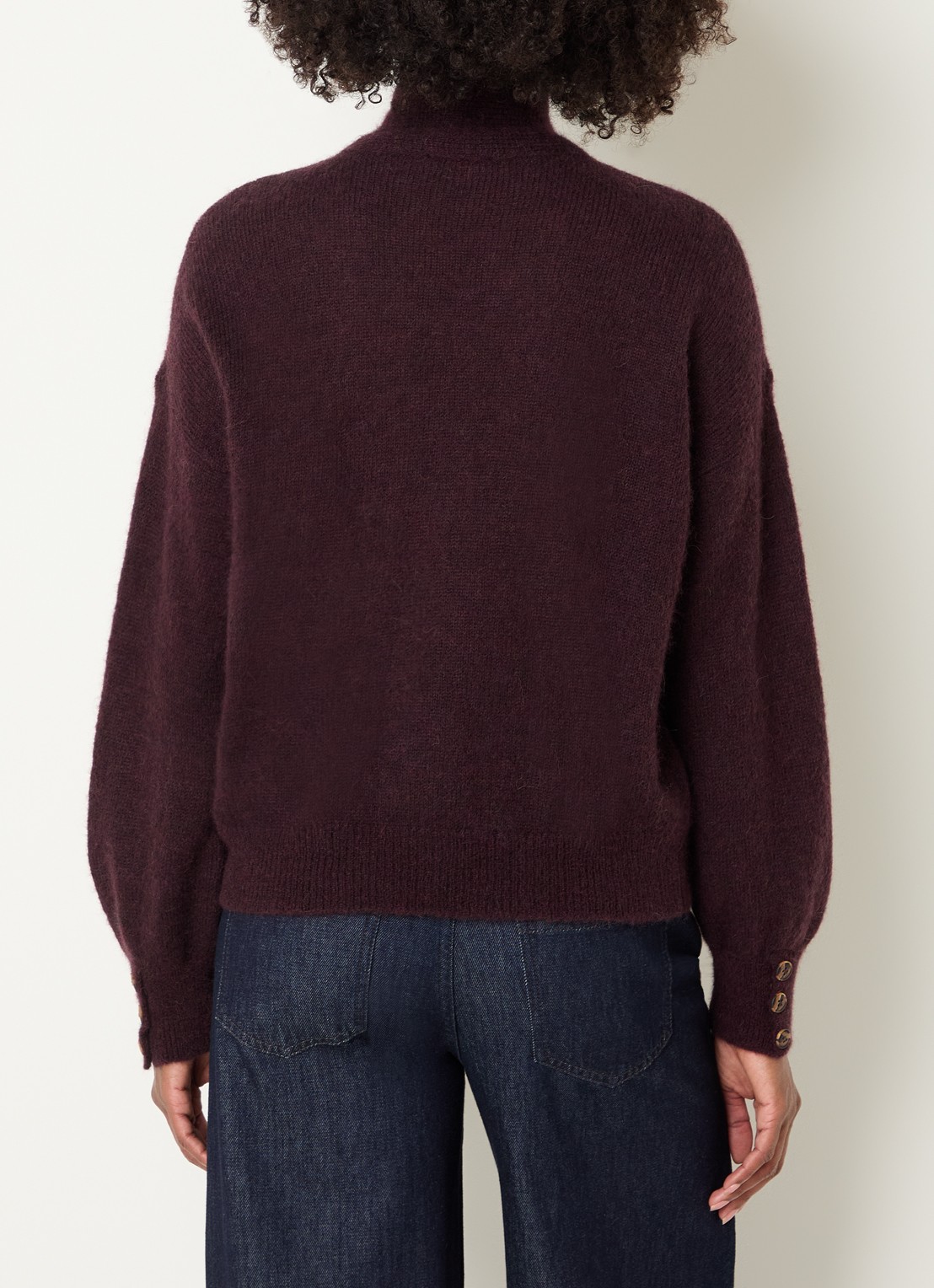 River Woods Fijngebreide trui in alpaca wolblend met sjaalkraag - achterkant bordeauxrood