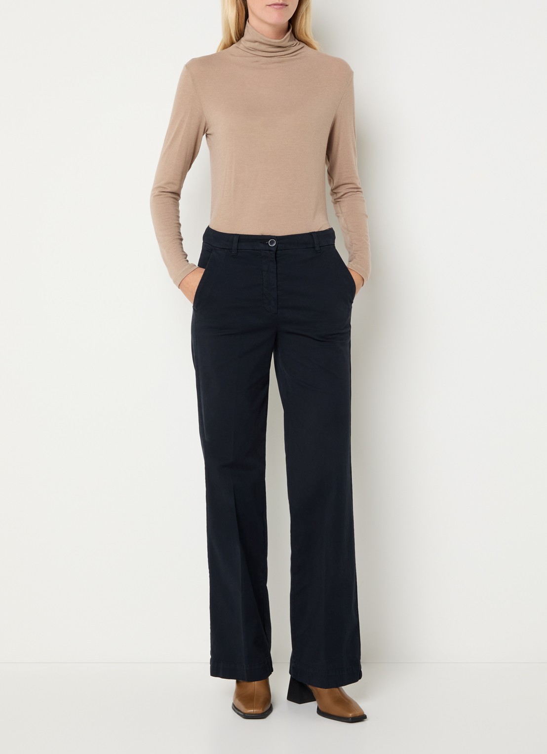 River Woods High waist straight fit broek met steekzakken - voorkant 3 donkerblauw