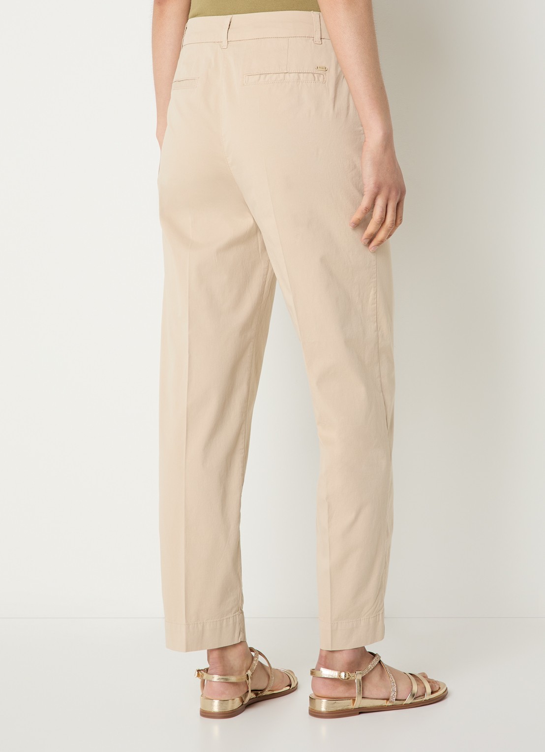 River Woods High waist straight fit chino met steekzakken  - achterkant 2 zand