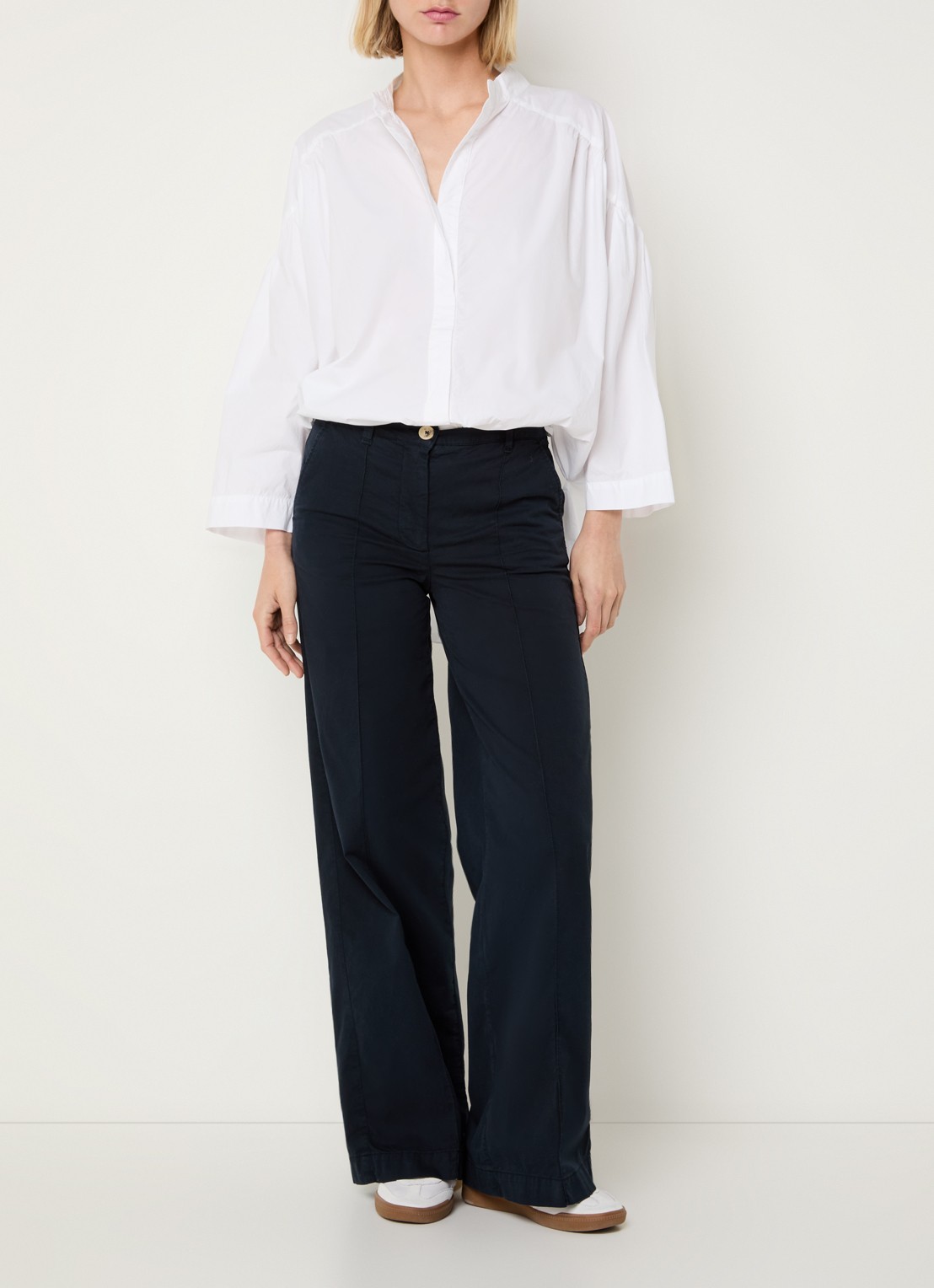 River Woods High waist wide fit broek met steekzakken - voorkant 4 donkerblauw