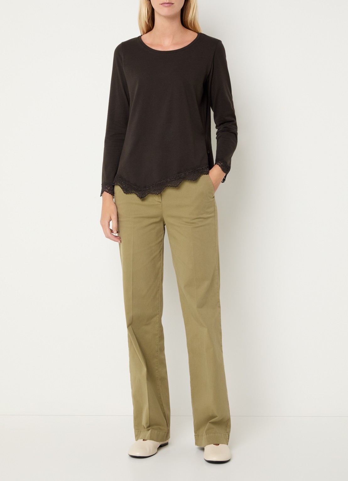 River Woods Longsleeve met details van kant - voorkant 3 donkerbruin