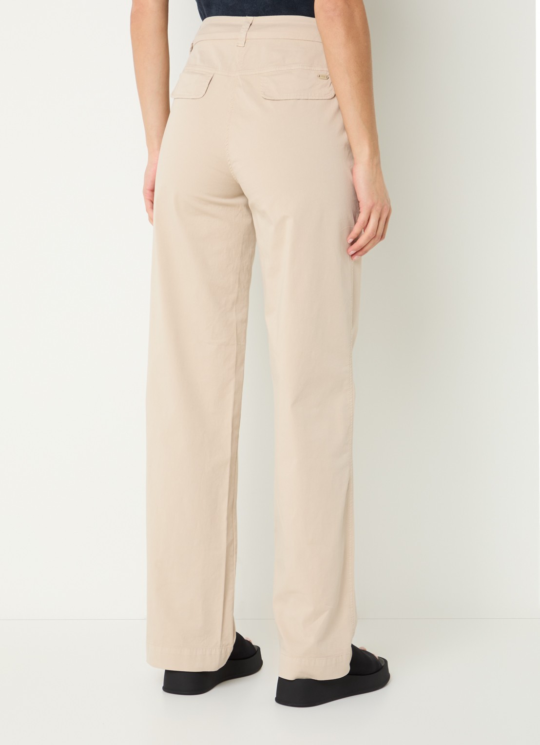 River Woods Mid waist straight fit chino met steekzakken  - achterkant zand