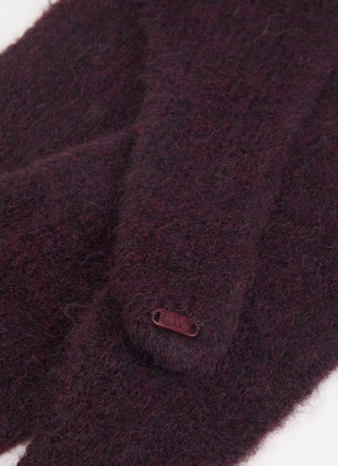 River Woods Sjaal in alpaca wolblend 170 x 10 cm - detail 2 bordeauxrood