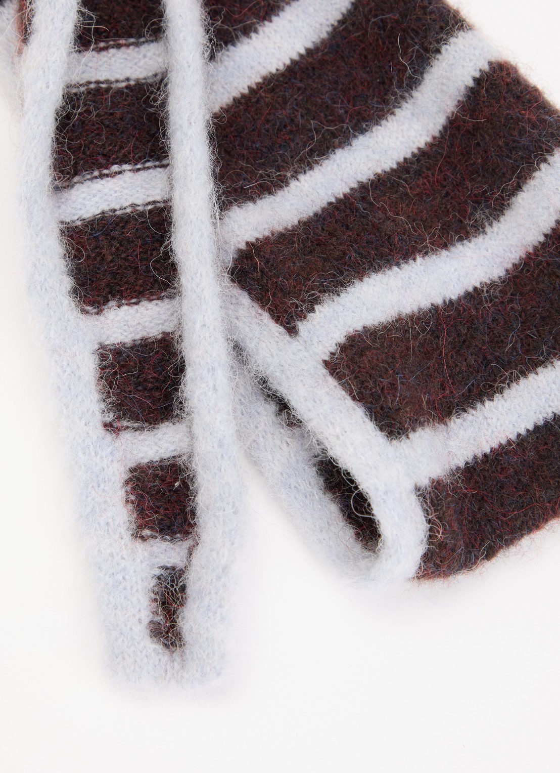 River Woods Sjaal in alpaca wolblend met streepprint 120 x 12 cm - detail chocoladebruin