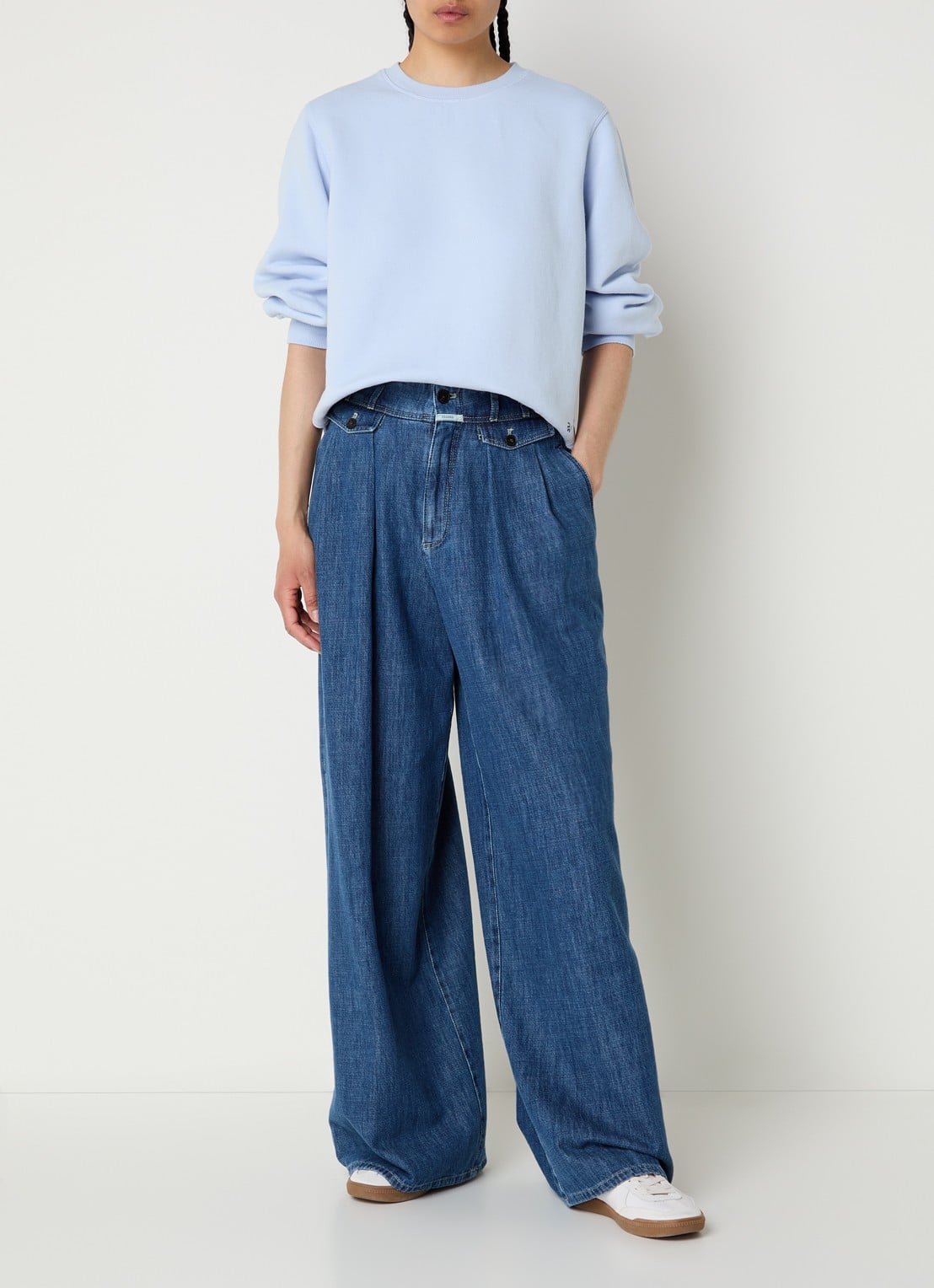 River Woods Sweater met borduring - voorkant 4 lichtblauw