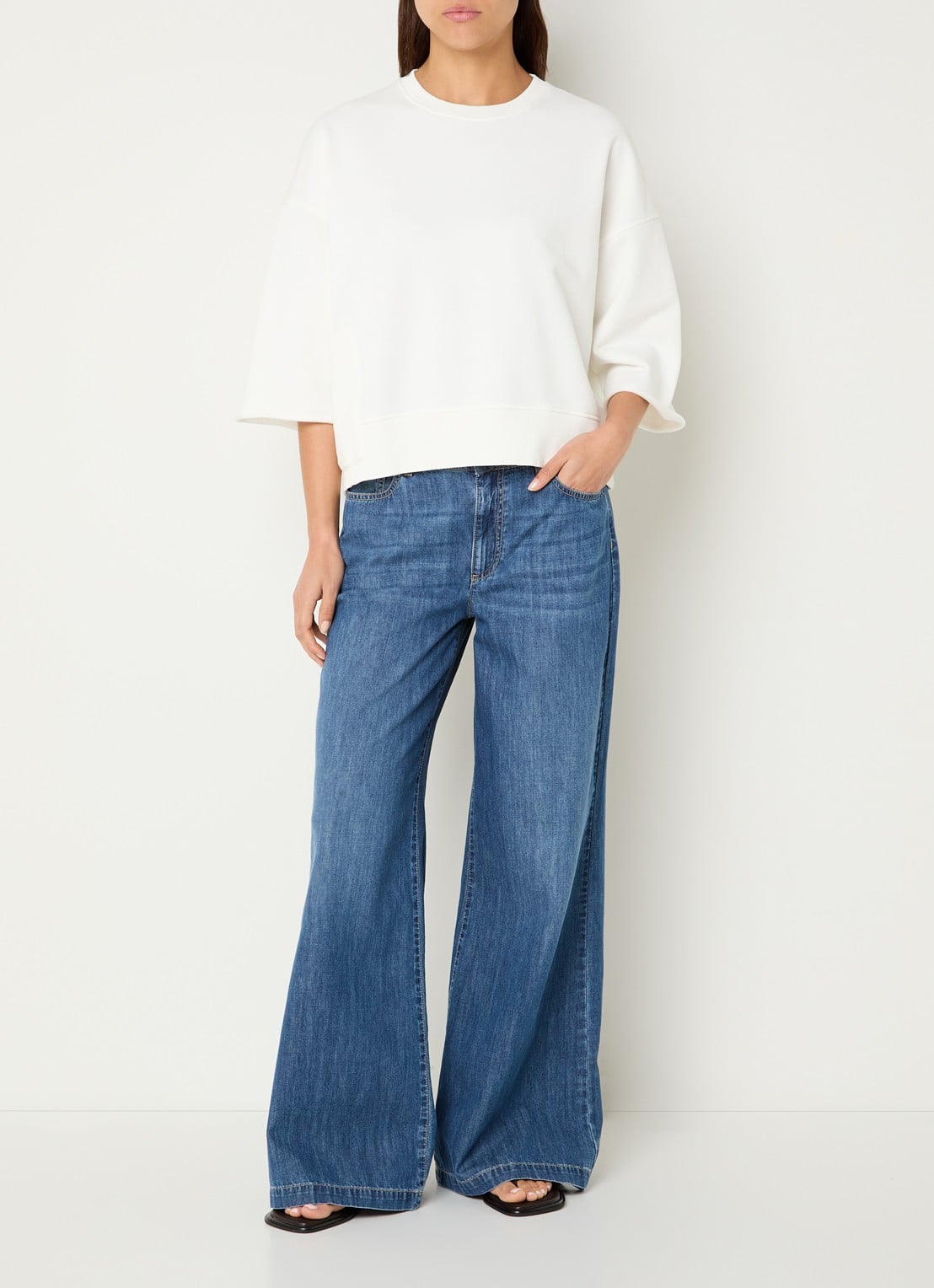 River Woods Sweater met opgestikte zak - voorkant 2 gebroken wit