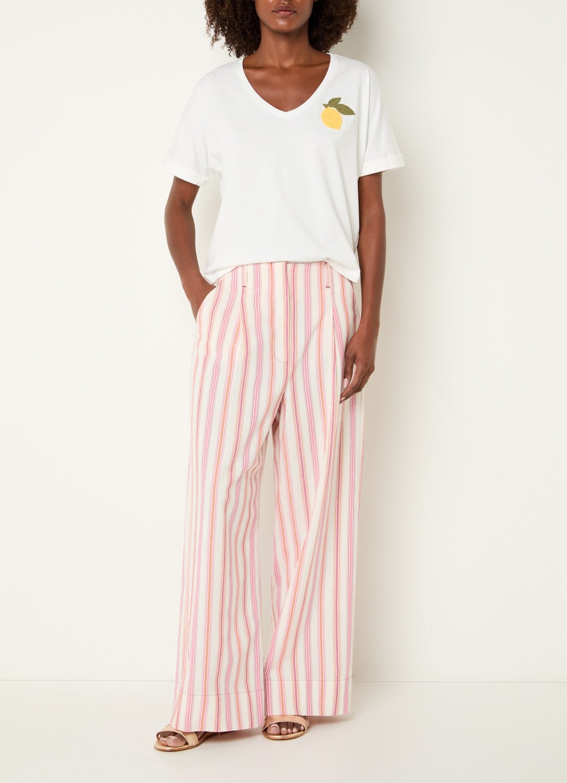 River Woods T-shirt met print en V-hals  - voorkant 3 wit