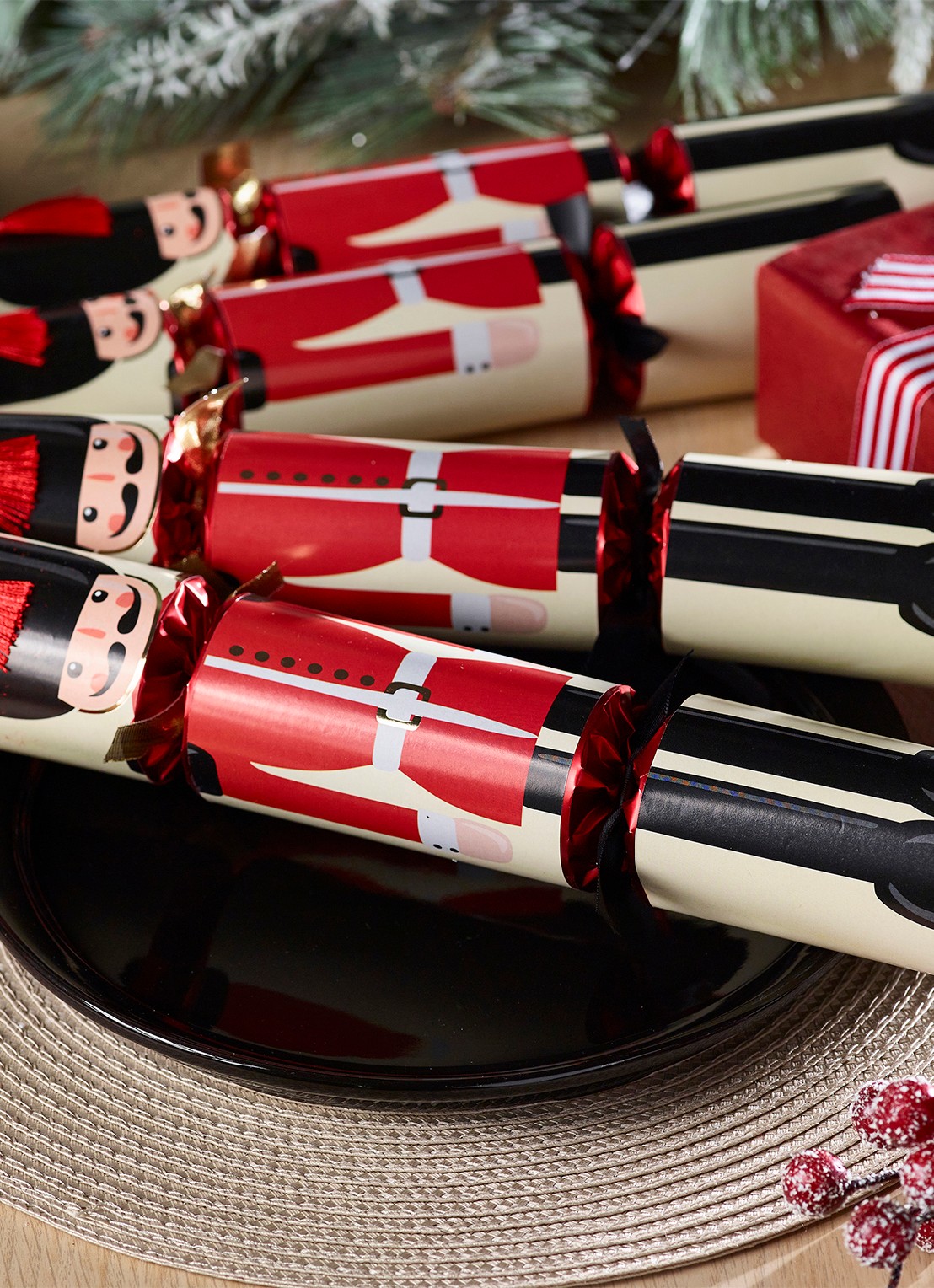 Robin Reed London Guards kerstcracker set van 6 - voorkant 2 rood