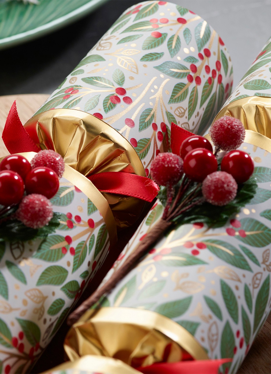Robin Reed Winter Berry kerstcracker set van 6 - detail 2 olijfgroen