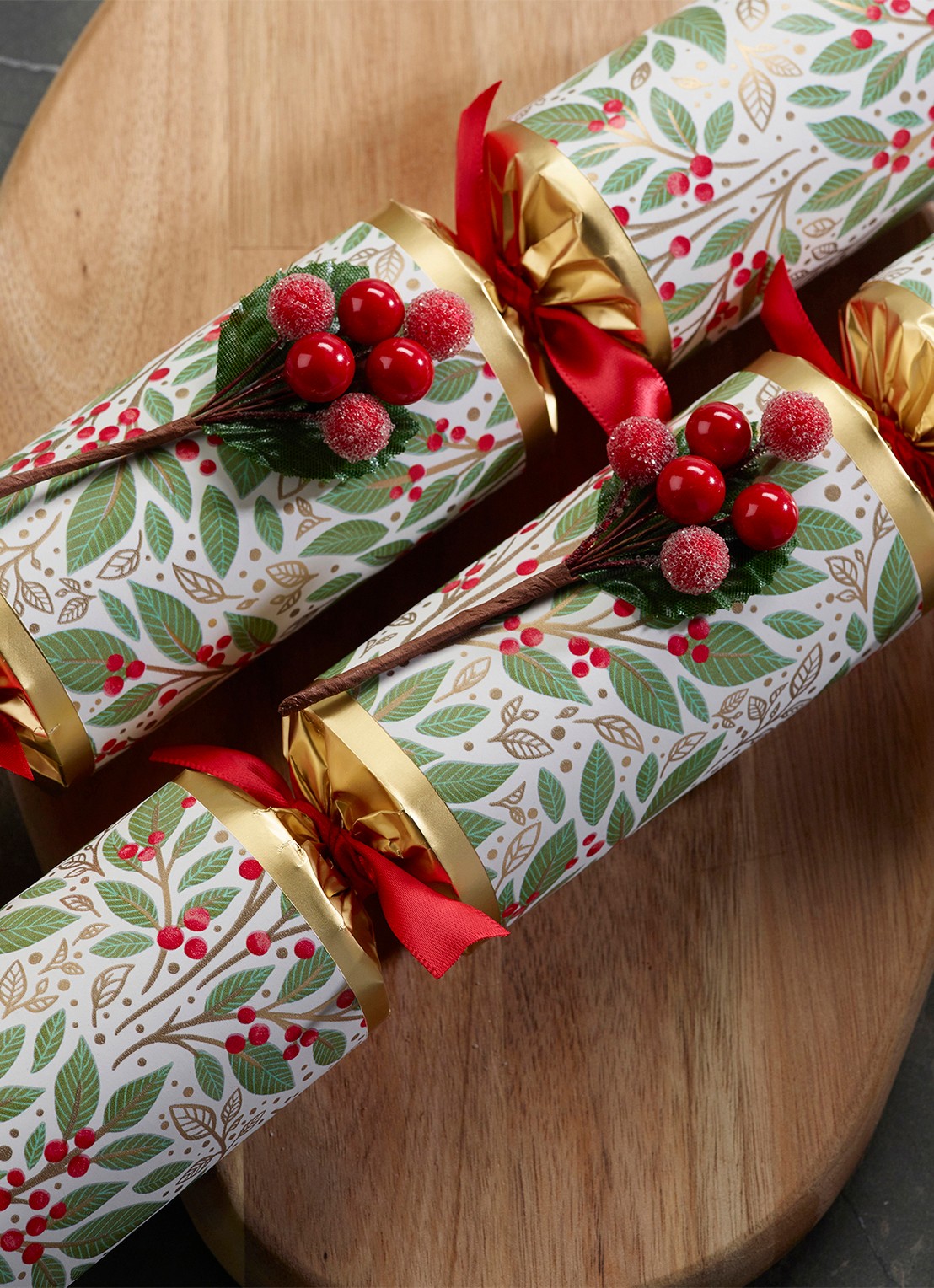 Robin Reed Winter Berry kerstcracker set van 6 - detail 3 olijfgroen