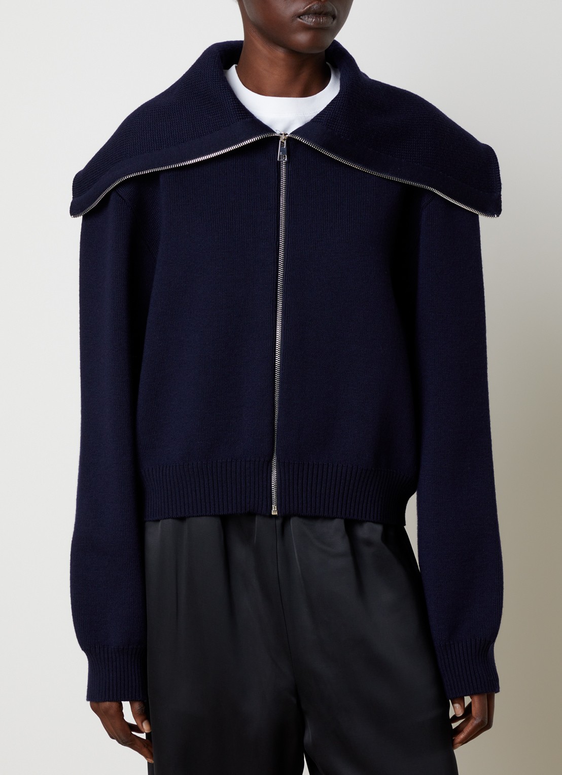 Róhe Grofgebreid vest van wol - detail 4 donkerblauw