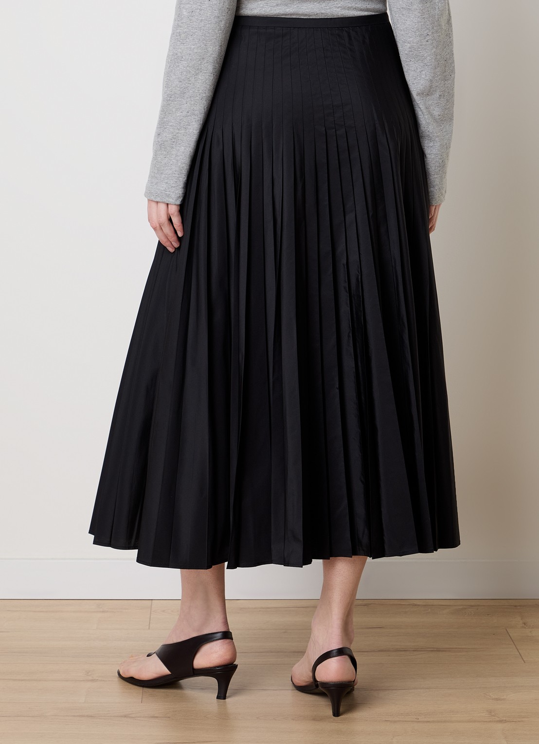 Róhe High waist midi A-lijn rok met plissé - achterkant zwart