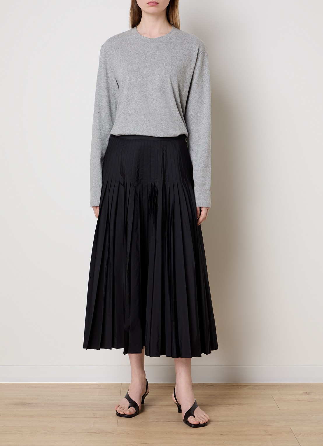 Róhe High waist midi A-lijn rok met plissé - voorkant 3 zwart