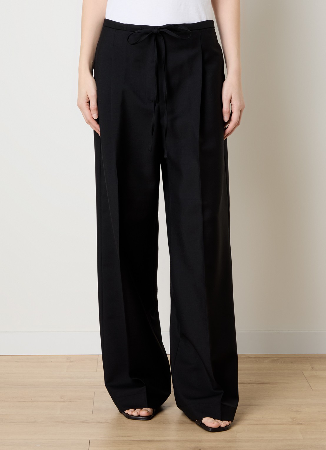 Róhe High waist straight fit pantalon in wolblend met persplooi - detail zwart