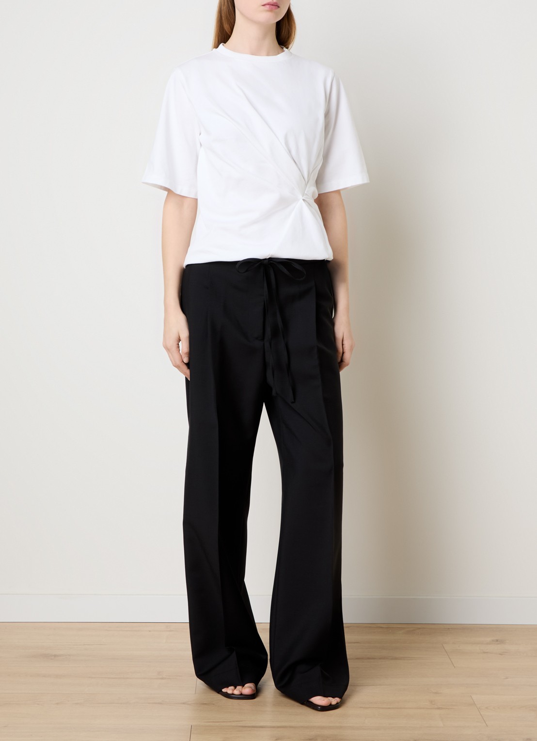 Róhe High waist straight fit pantalon in wolblend met persplooi - voorkant 5 zwart