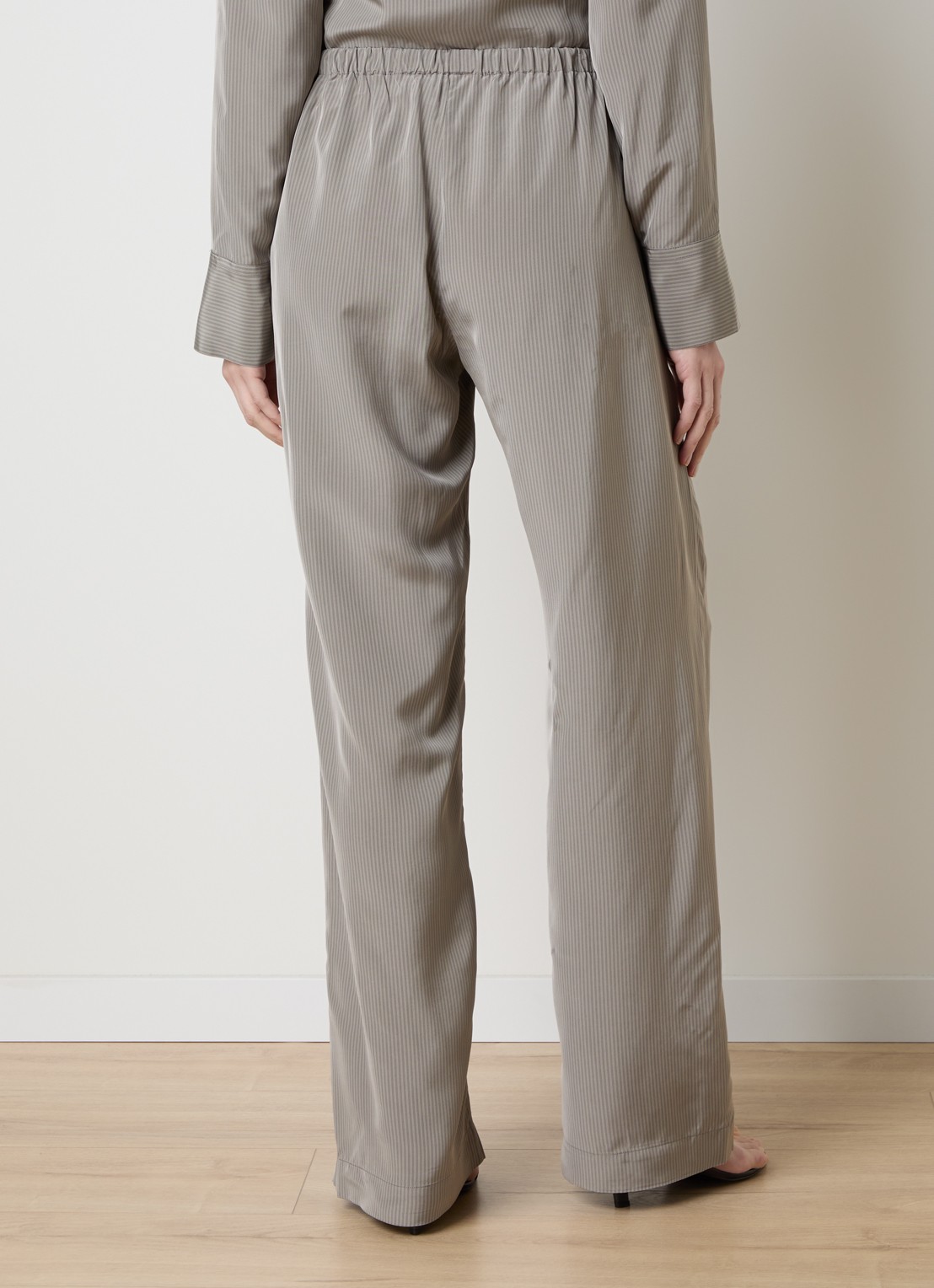 Róhe High waist straight fit pantalon van satijn met streepprint - achterkant 5 lichtgrijs