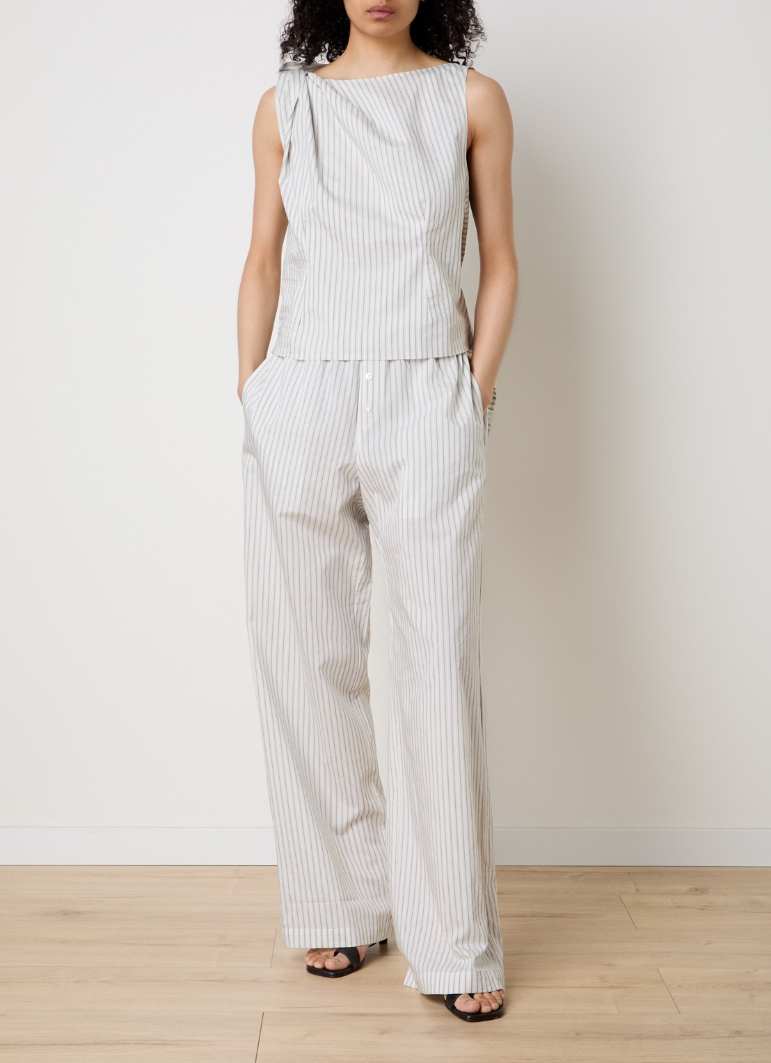 Róhe High waist wide fit broek in zijdeblend met streepprint - voorkant 4 gebroken wit