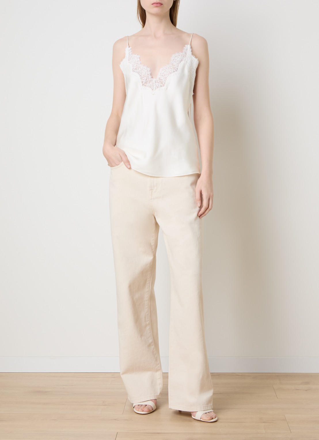 Róhe Low waist loose fit jeans met steekzakken - voorkant 2 beige
