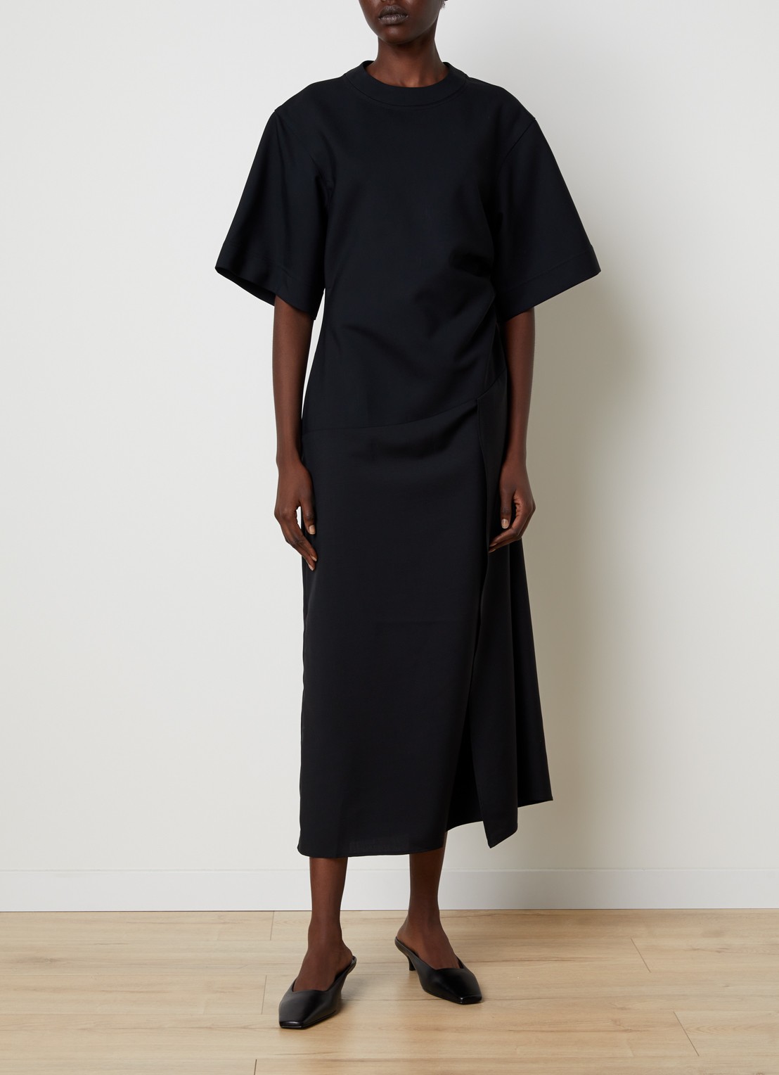 Róhe Maxi jurk met split en ronde hals - detail zwart