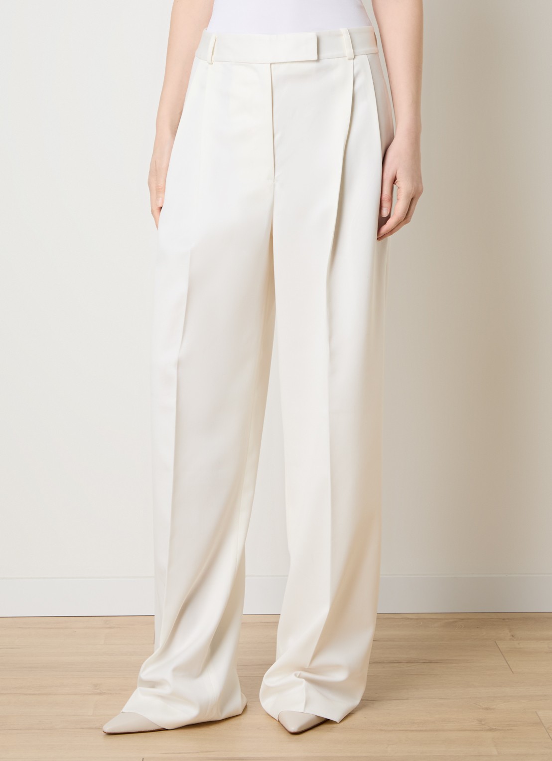 Róhe Mid waist straight fit pantalon in wolblend met persplooi - detail 4 gebroken wit