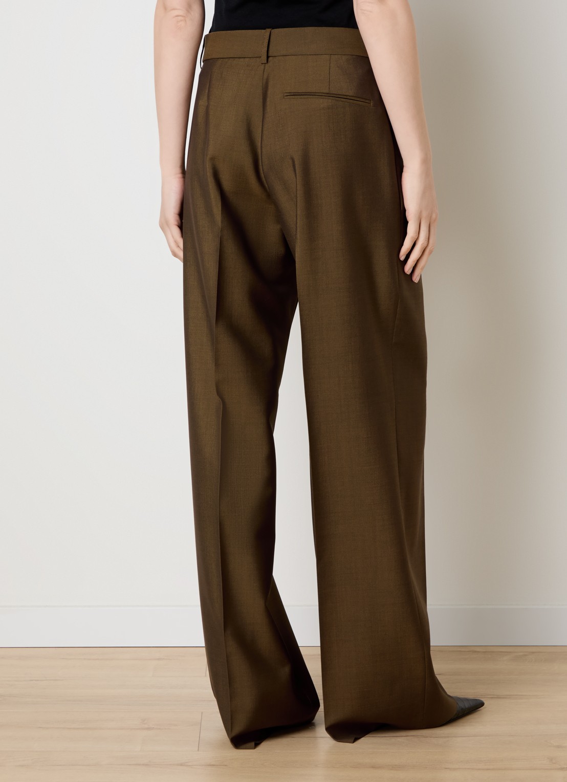 Róhe Mid waist straight fit pantalon in wolblend met persplooi - achterkant roestbruin