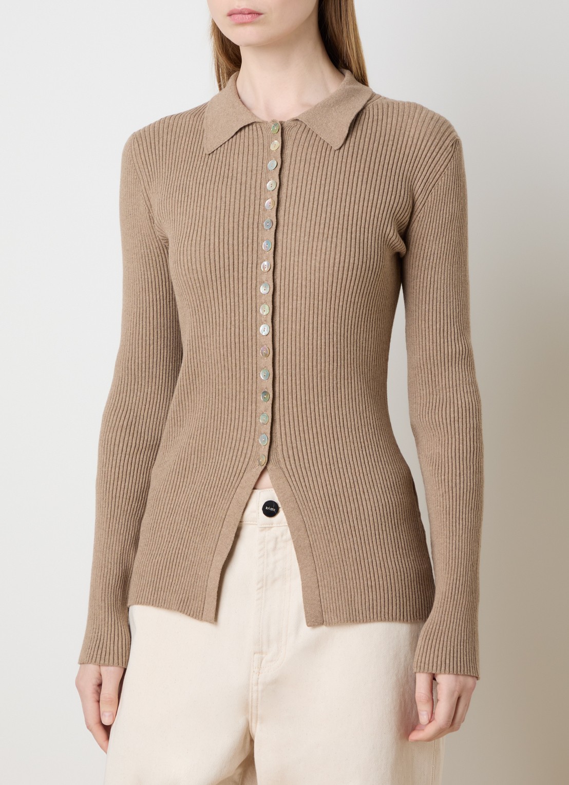 Róhe Ribgebreid vest met kraag - detail 4 beige