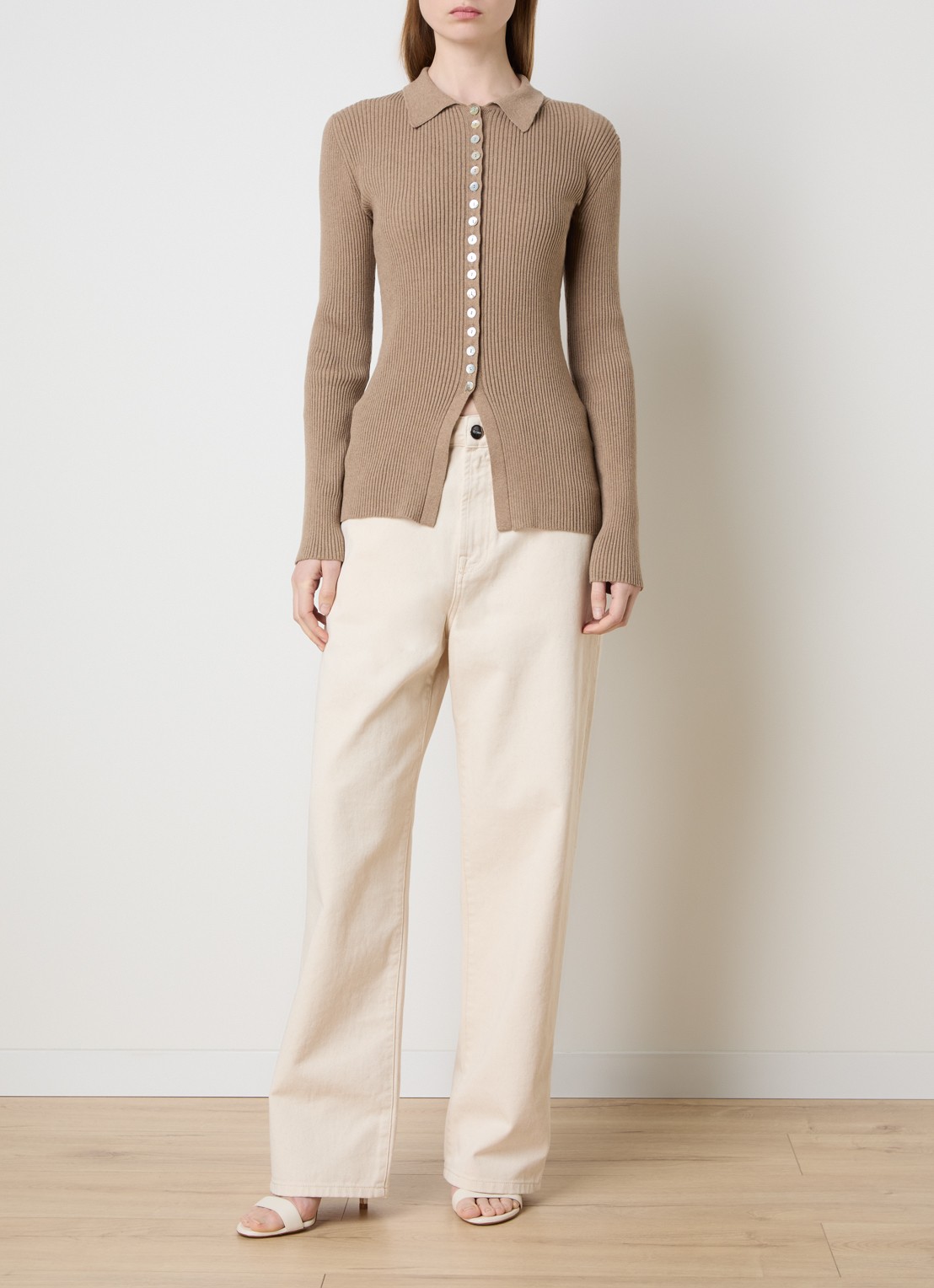 Róhe Ribgebreid vest met kraag - voorkant 2 beige