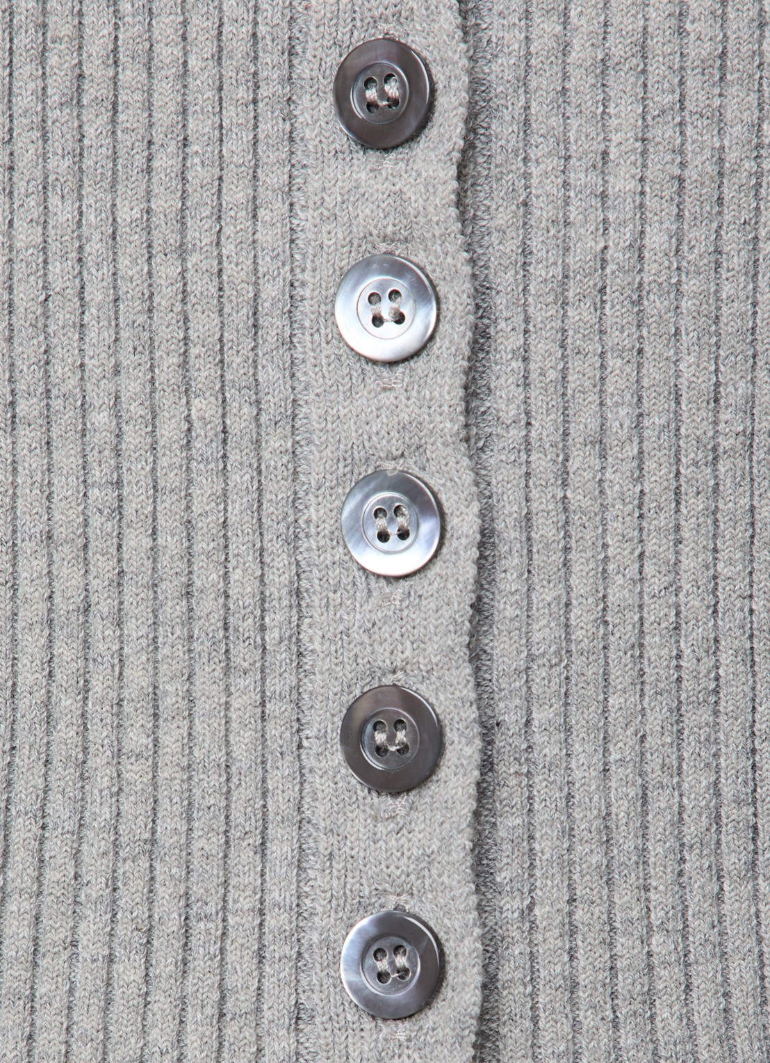 Róhe Ribgebreid vest - detail 2 grijsmele
