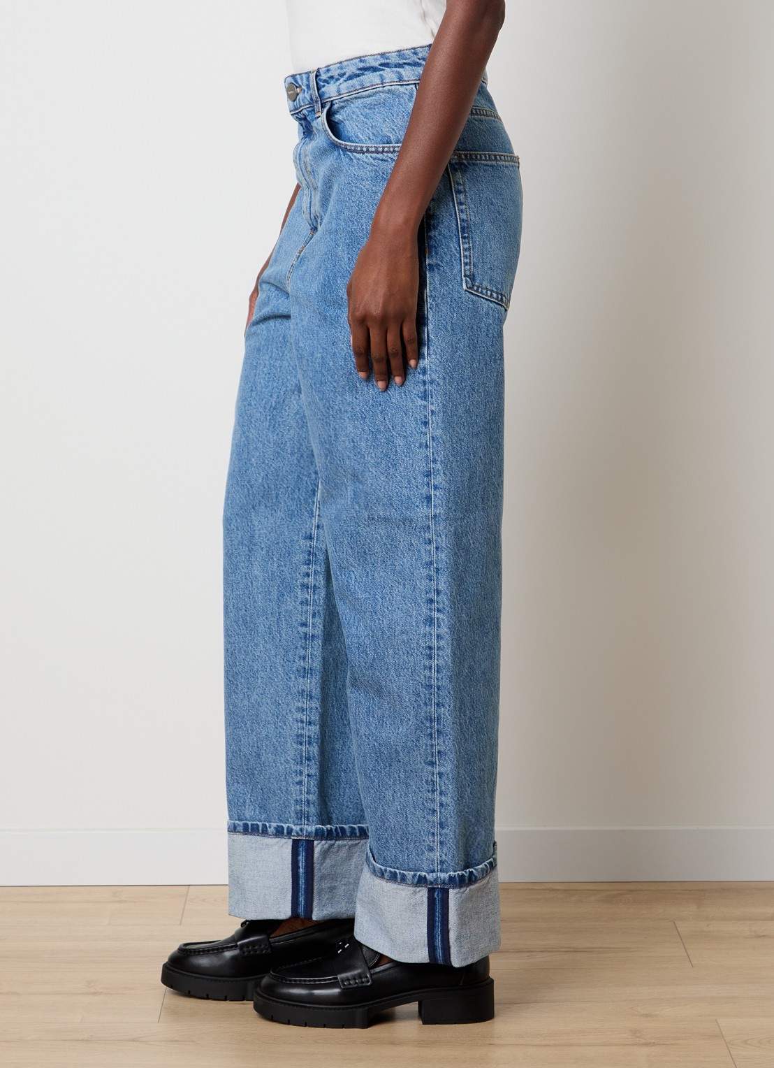 Róhe Rixt low waist loose fit jeans met lichte wassing - detail 3 blauw