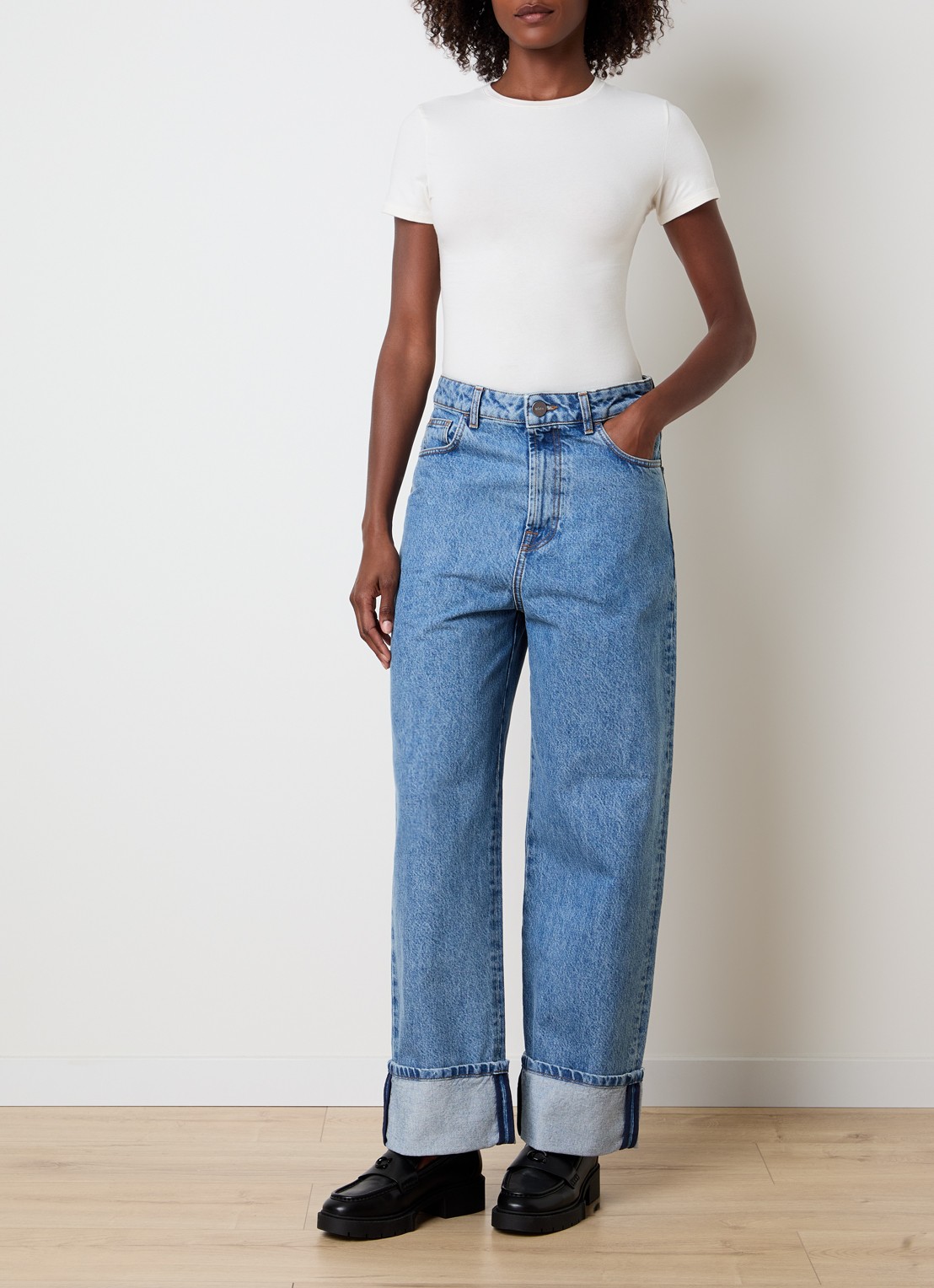 Róhe Rixt low waist loose fit jeans met lichte wassing - voorkant 6 blauw