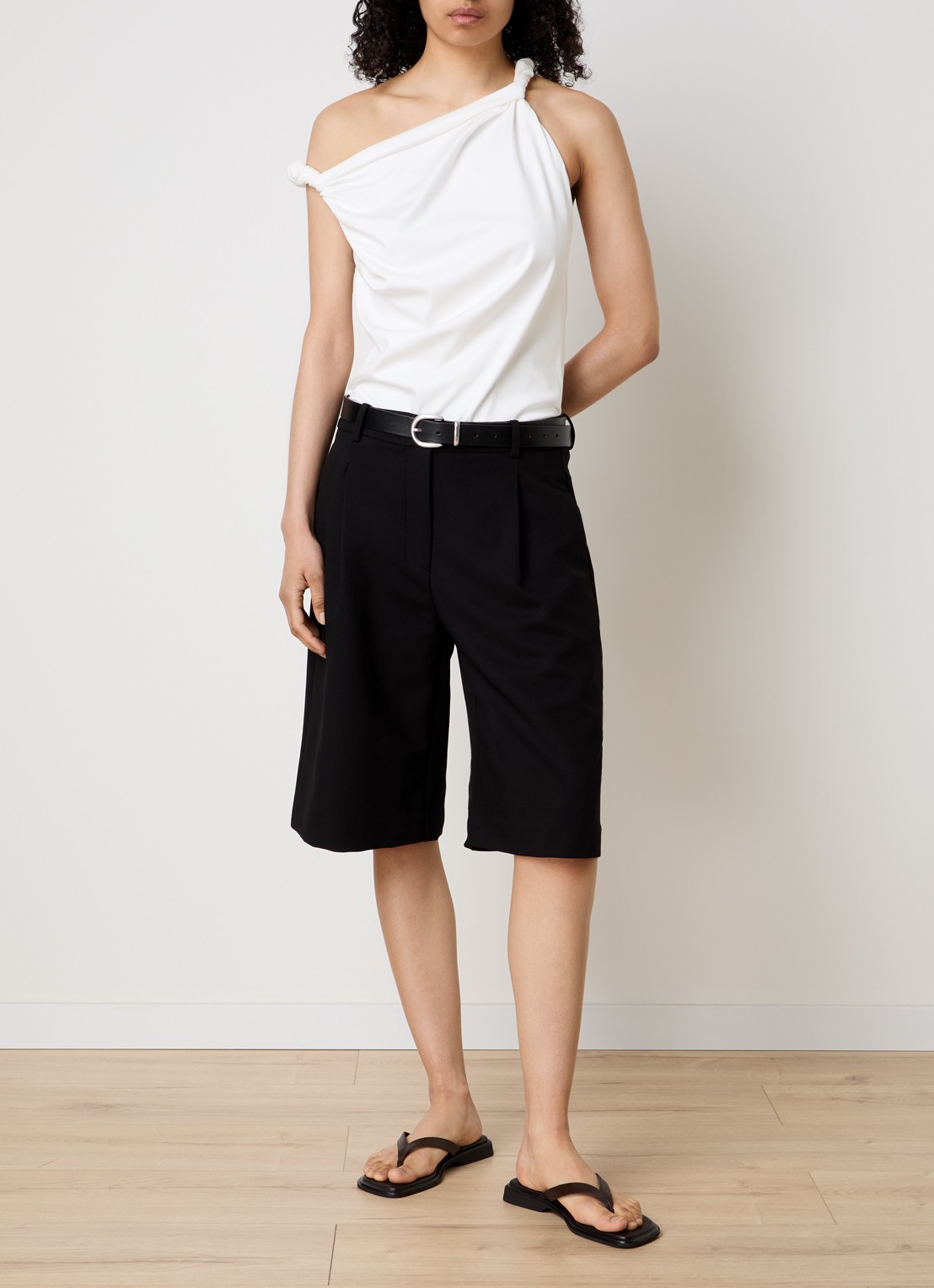 Róhe Top met asymmetrische hals - voorkant 2 wit